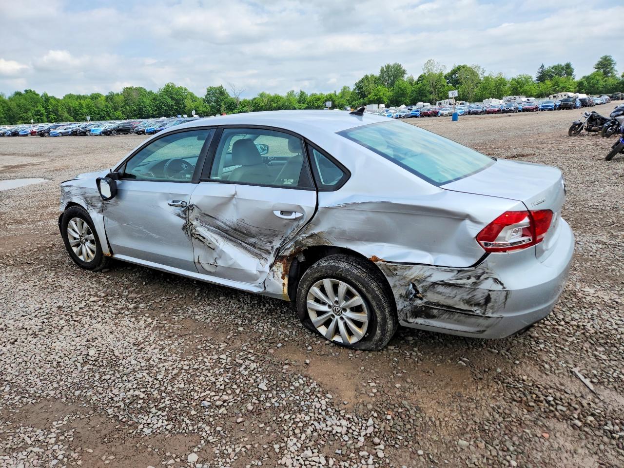 2015 Volkswagen Passat S Серебряный vin: 1VWAS7A34FC011832