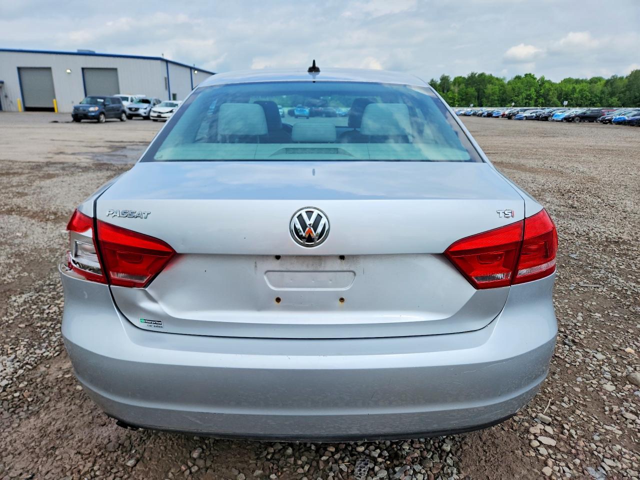 2015 Volkswagen Passat S Серебряный vin: 1VWAS7A34FC011832