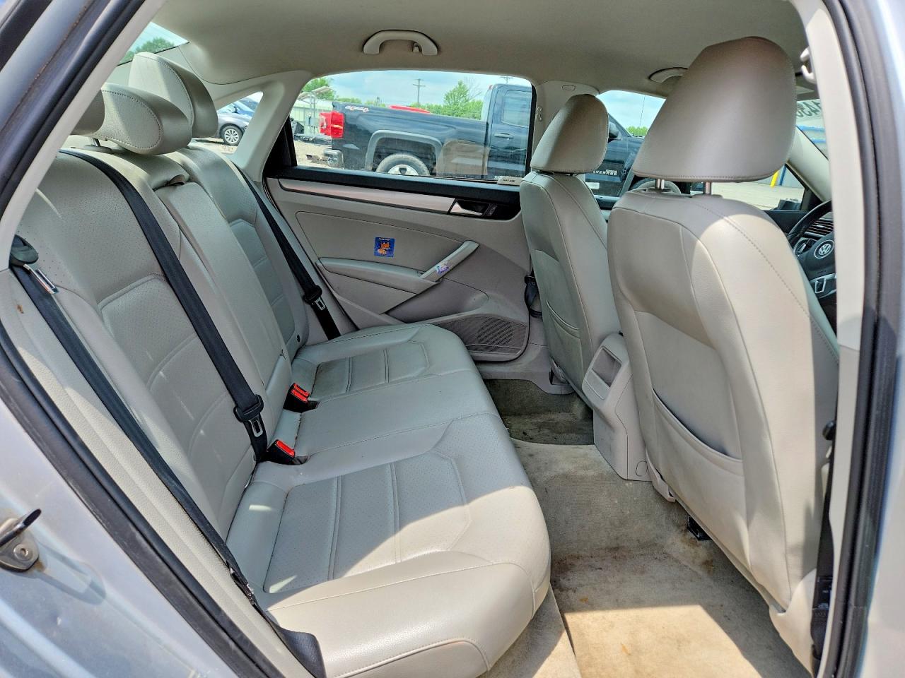 2015 Volkswagen Passat S Серебряный vin: 1VWAS7A34FC011832