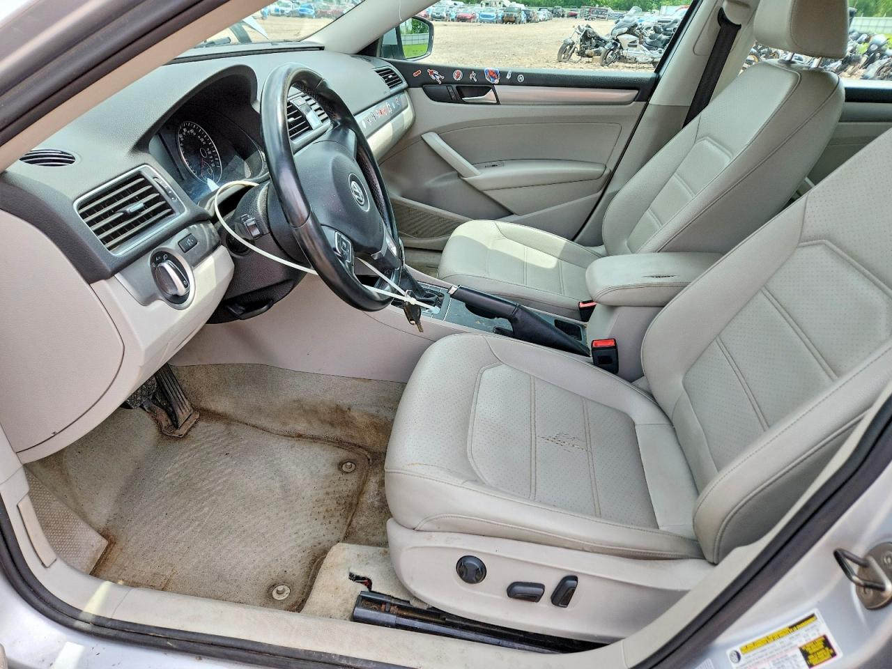 2015 Volkswagen Passat S Серебряный vin: 1VWAS7A34FC011832
