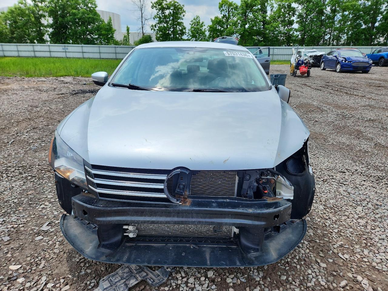 2015 Volkswagen Passat S Серебряный vin: 1VWAS7A34FC011832