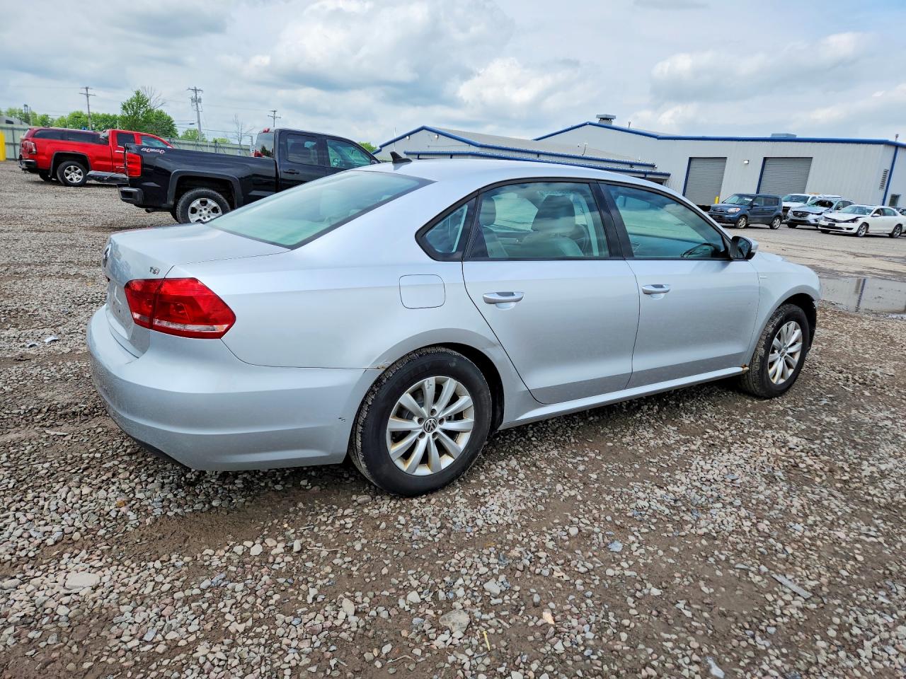 2015 Volkswagen Passat S Серебряный vin: 1VWAS7A34FC011832
