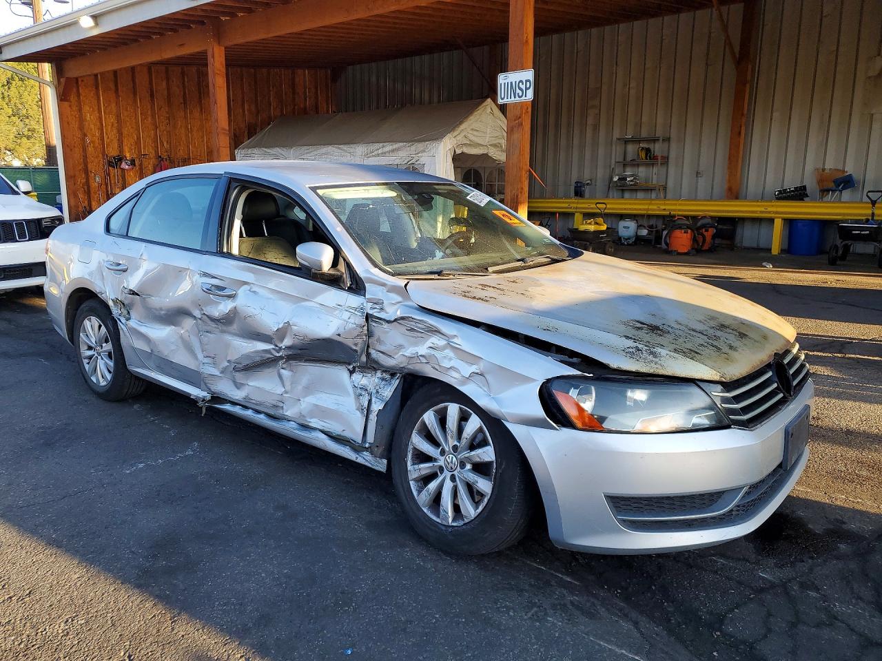 2015 Volkswagen Passat S Silver vin: 1VWAS7A34FC050890