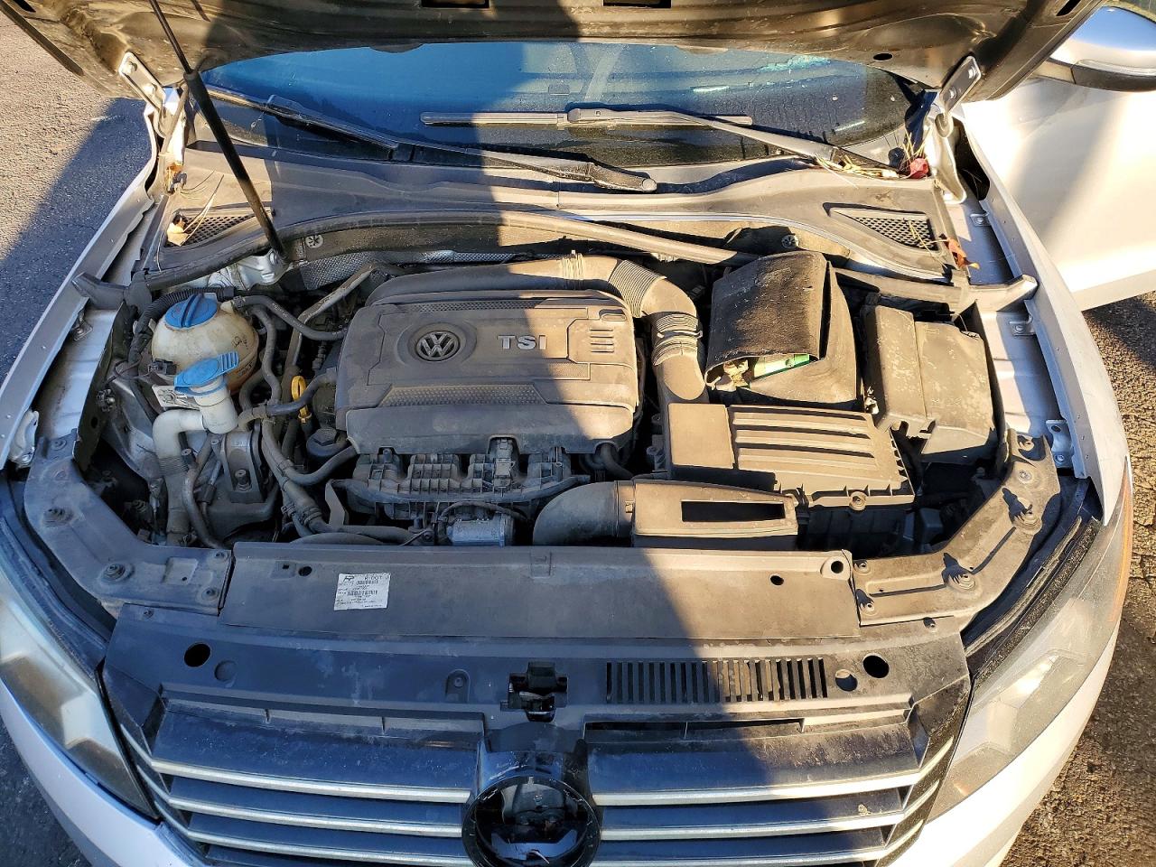 2015 Volkswagen Passat S Silver vin: 1VWAS7A34FC050890