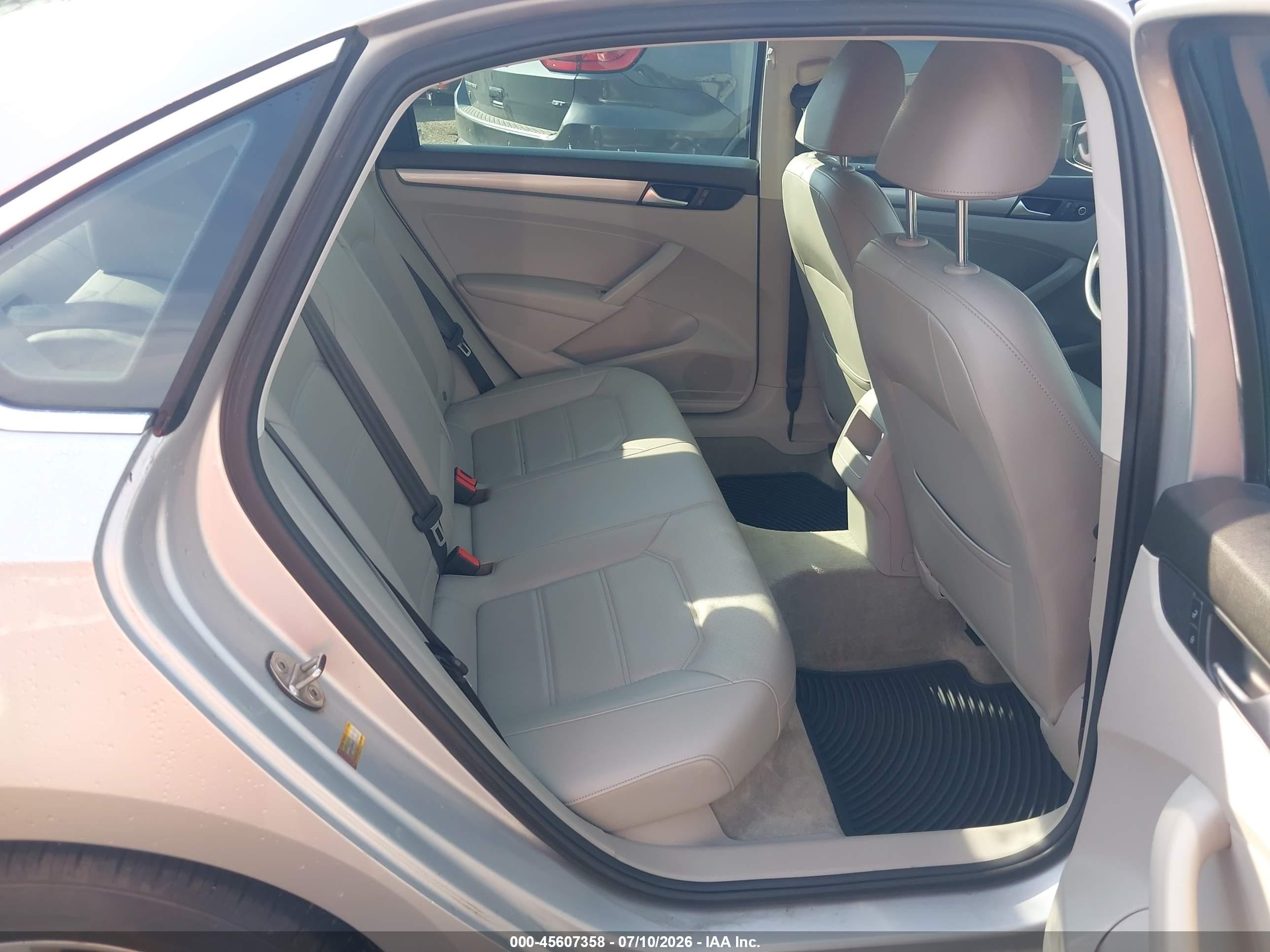 2015 Volkswagen Passat 1.8t Limited Edition Silver vin: 1VWAS7A34FC108612