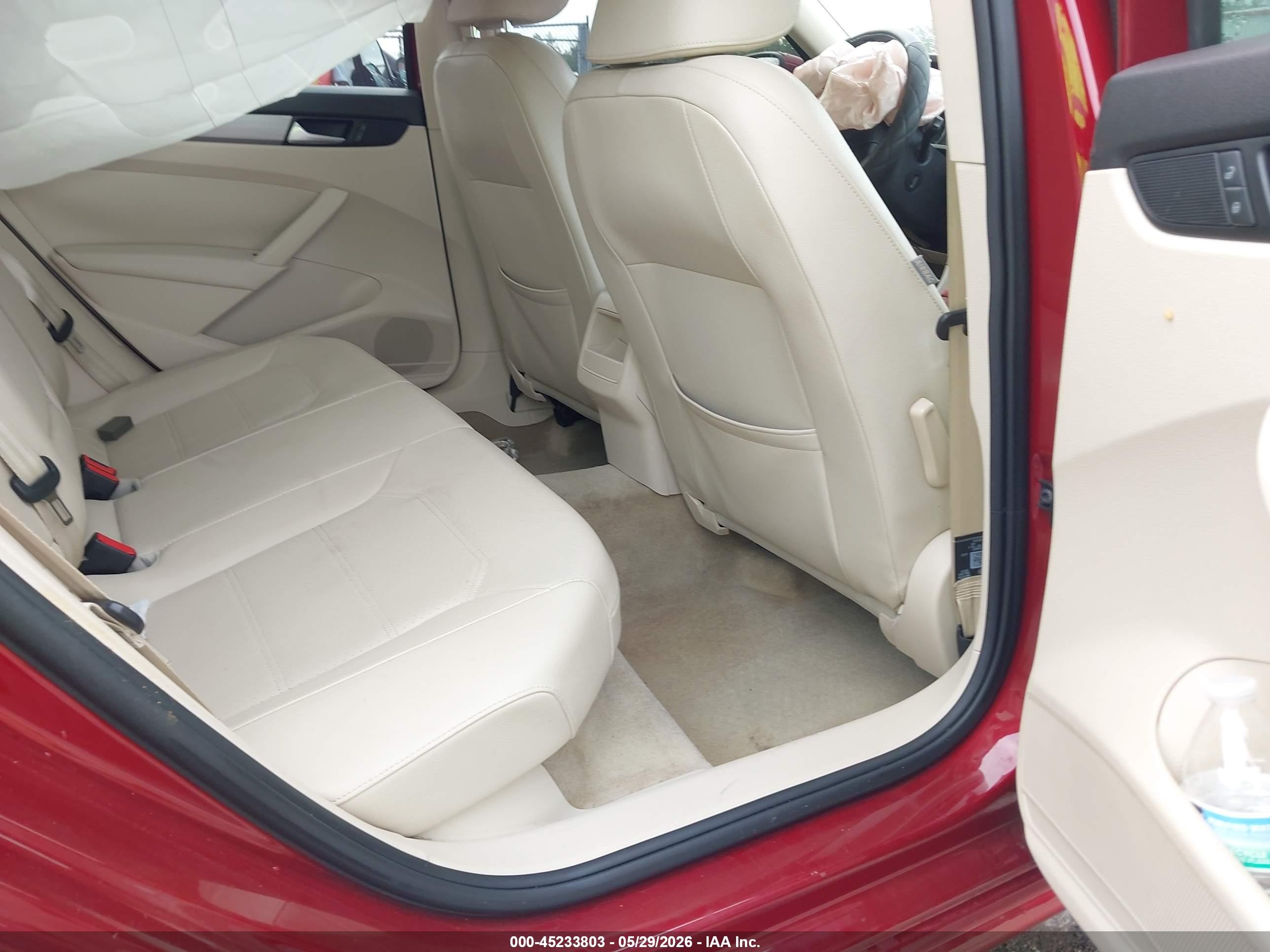 2015 Volkswagen Passat 1.8t Limited Edition Red vin: 1VWAS7A34FC109050