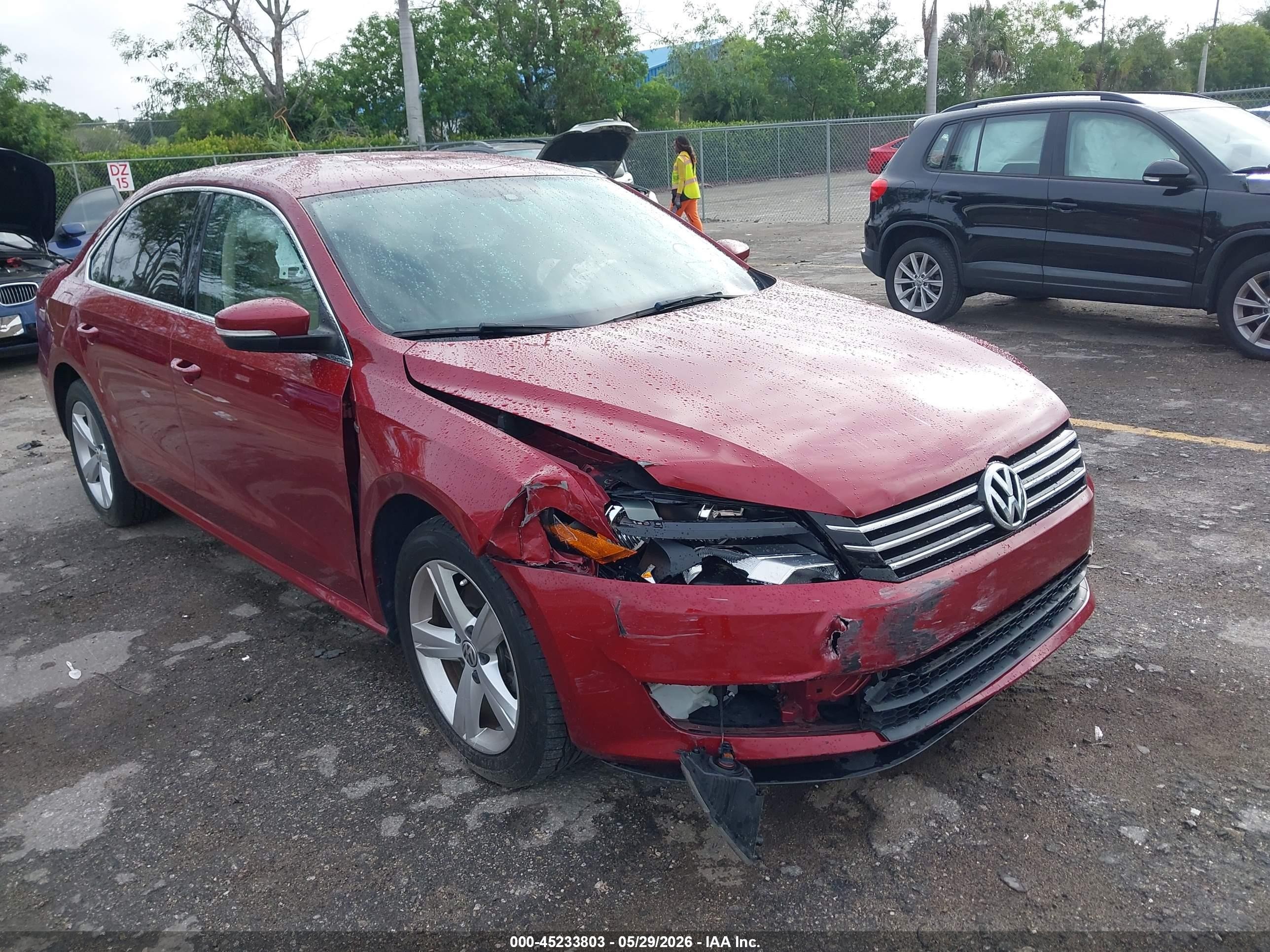 2015 Volkswagen Passat 1.8t Limited Edition Red vin: 1VWAS7A34FC109050