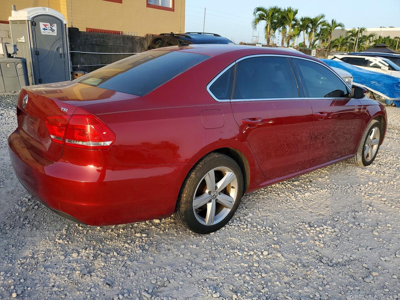 2015 Volkswagen Passat S Красный vin: 1VWAS7A34FC119643