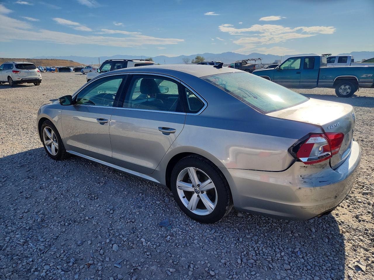 2014 Volkswagen Passat S Silver vin: 1VWAS7A35EC025494