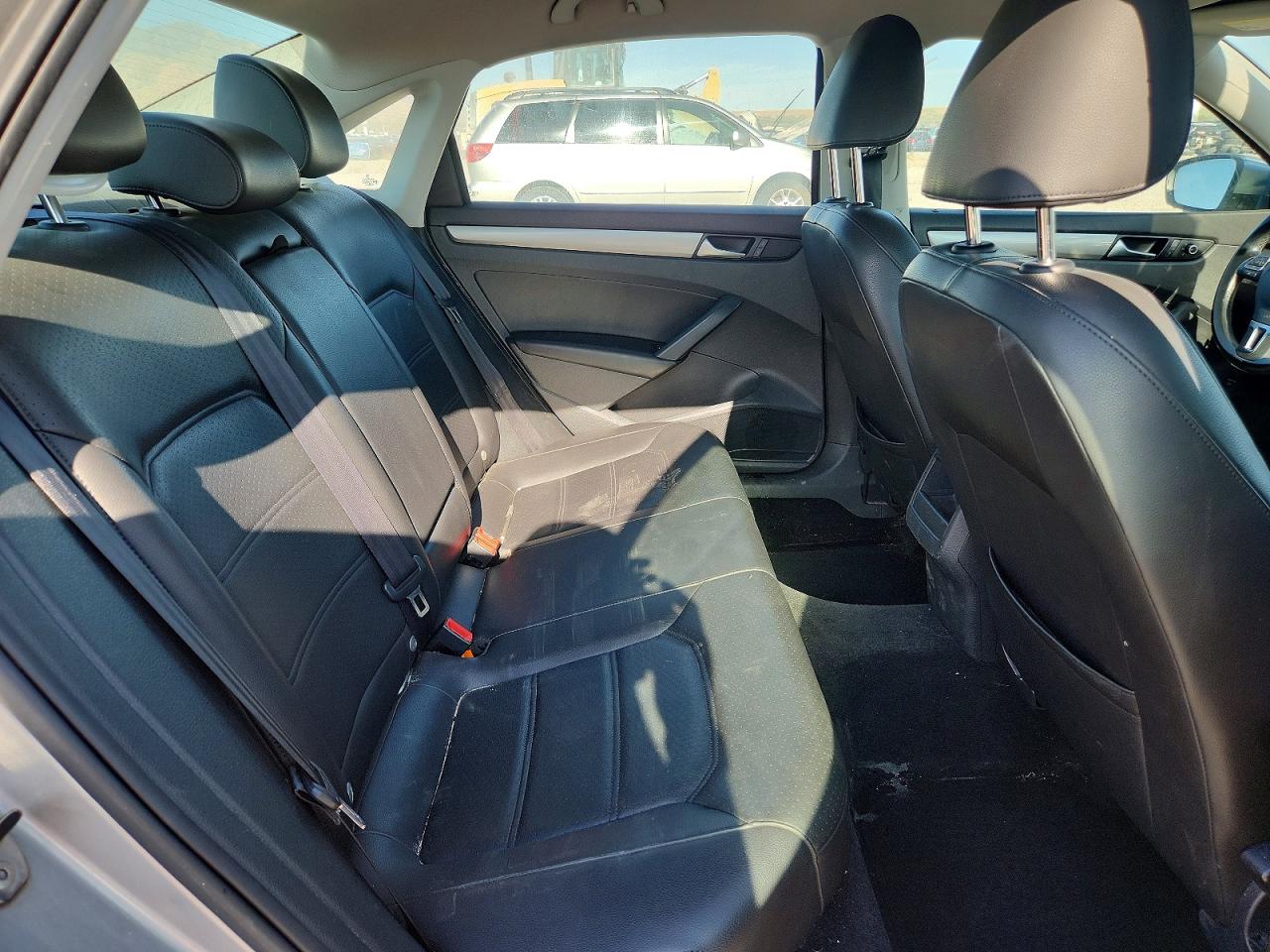 2014 Volkswagen Passat S Silver vin: 1VWAS7A35EC025494