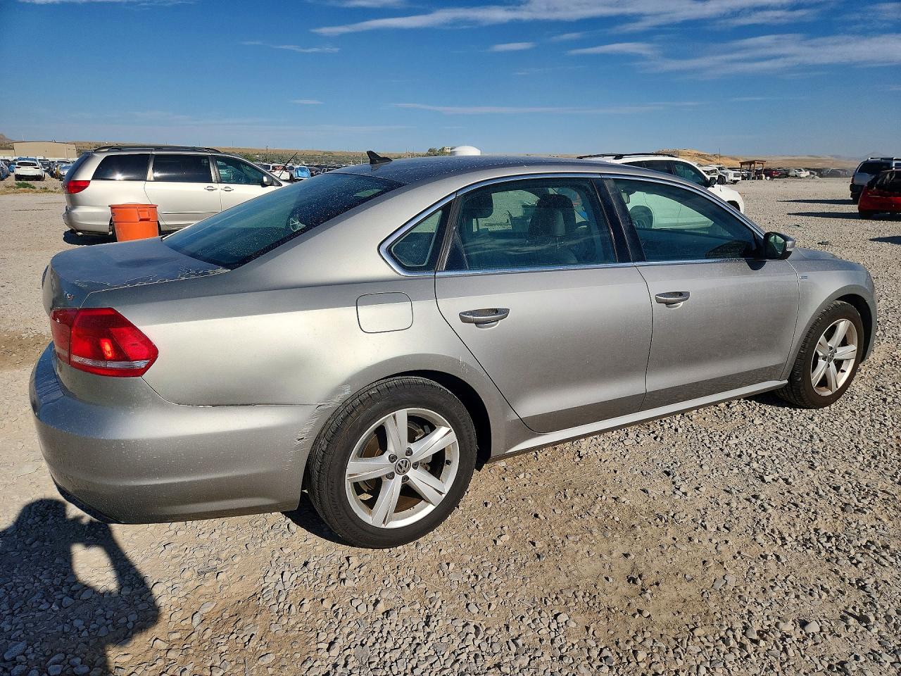 2014 Volkswagen Passat S Silver vin: 1VWAS7A35EC025494