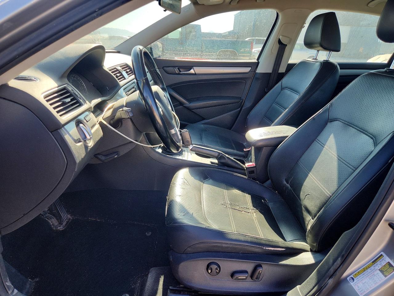 2014 Volkswagen Passat S Silver vin: 1VWAS7A35EC025494