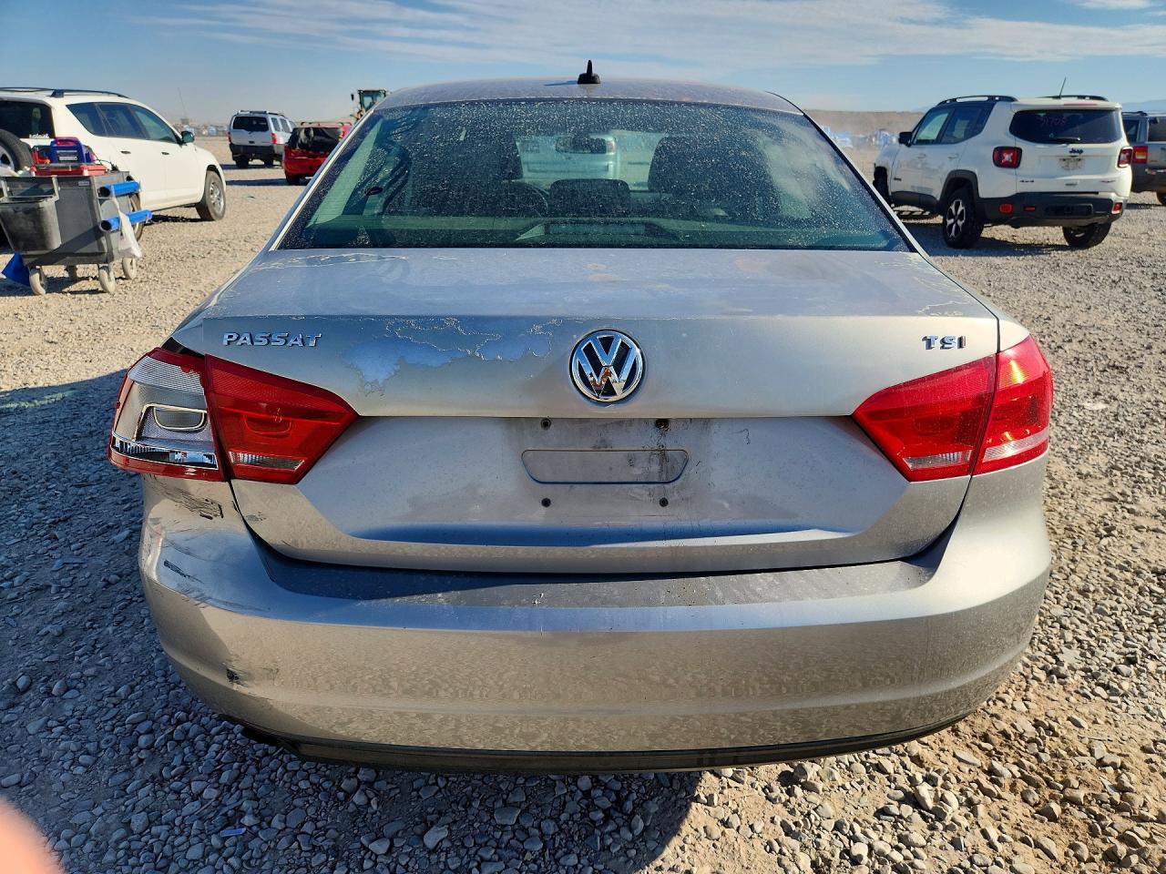 2014 Volkswagen Passat S Silver vin: 1VWAS7A35EC025494