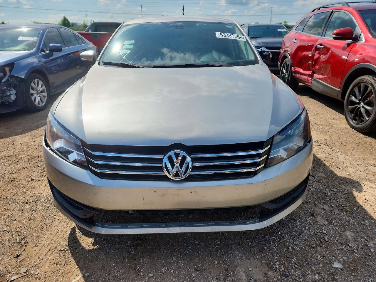 2014 Volkswagen Passat S Silver vin: 1VWAS7A35EC074226