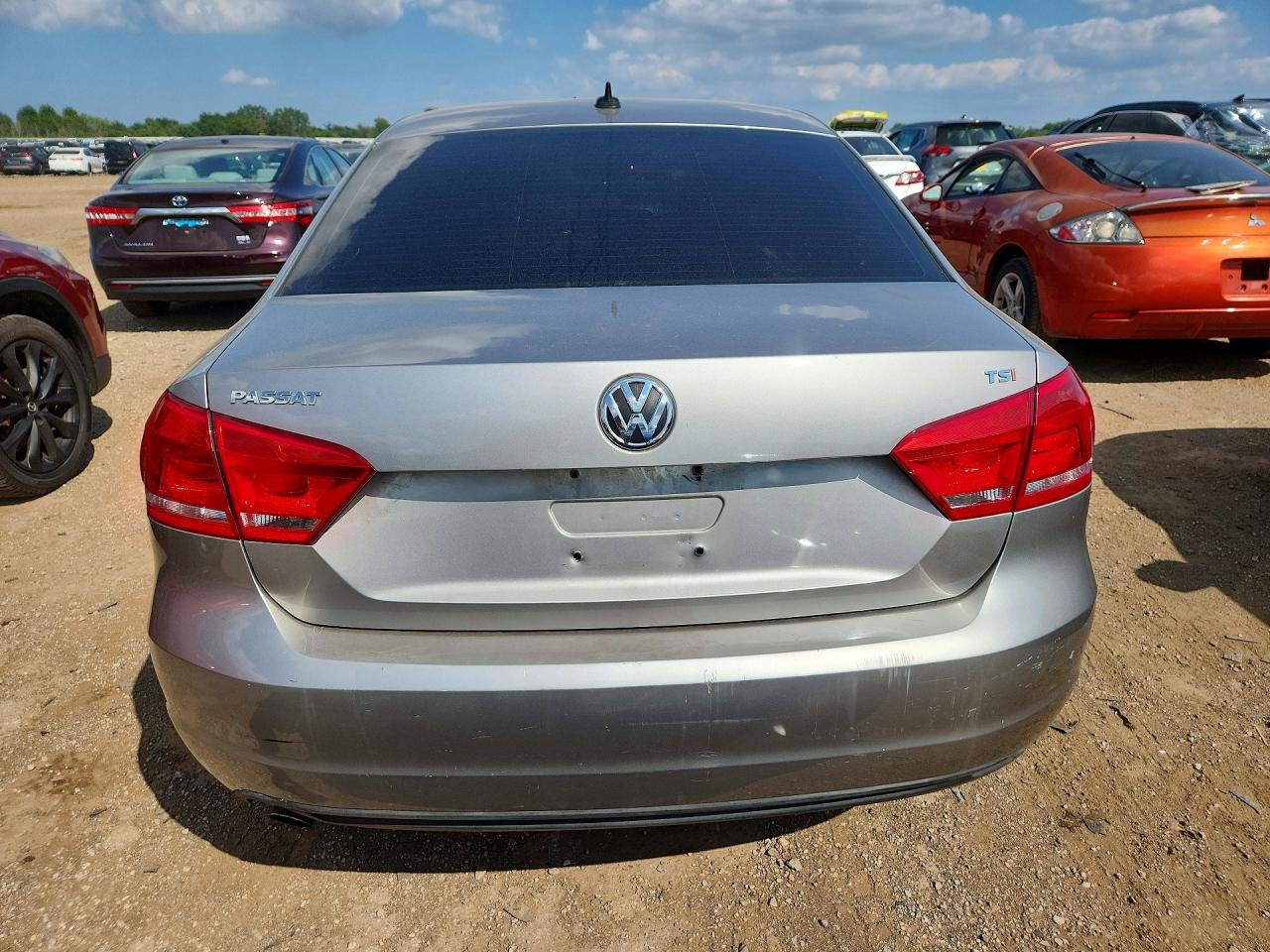 2014 Volkswagen Passat S Silver vin: 1VWAS7A35EC074226