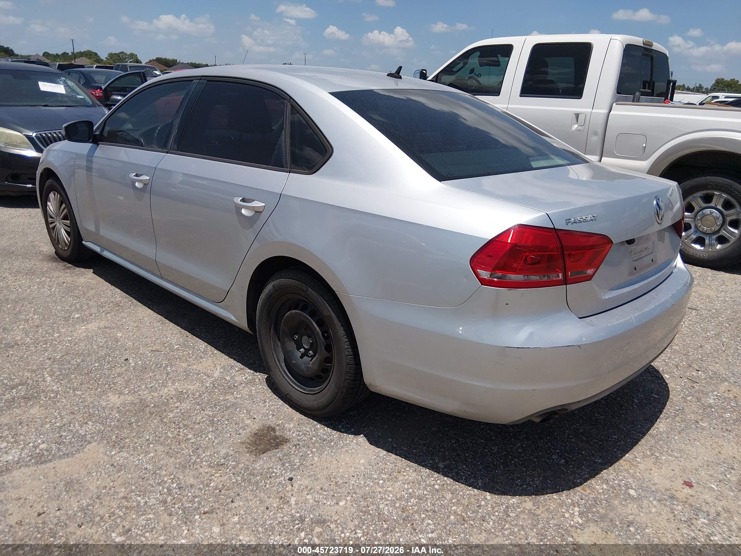 2014 Volkswagen Passat 1.8t S Серебряный vin: 1VWAS7A35EC118421