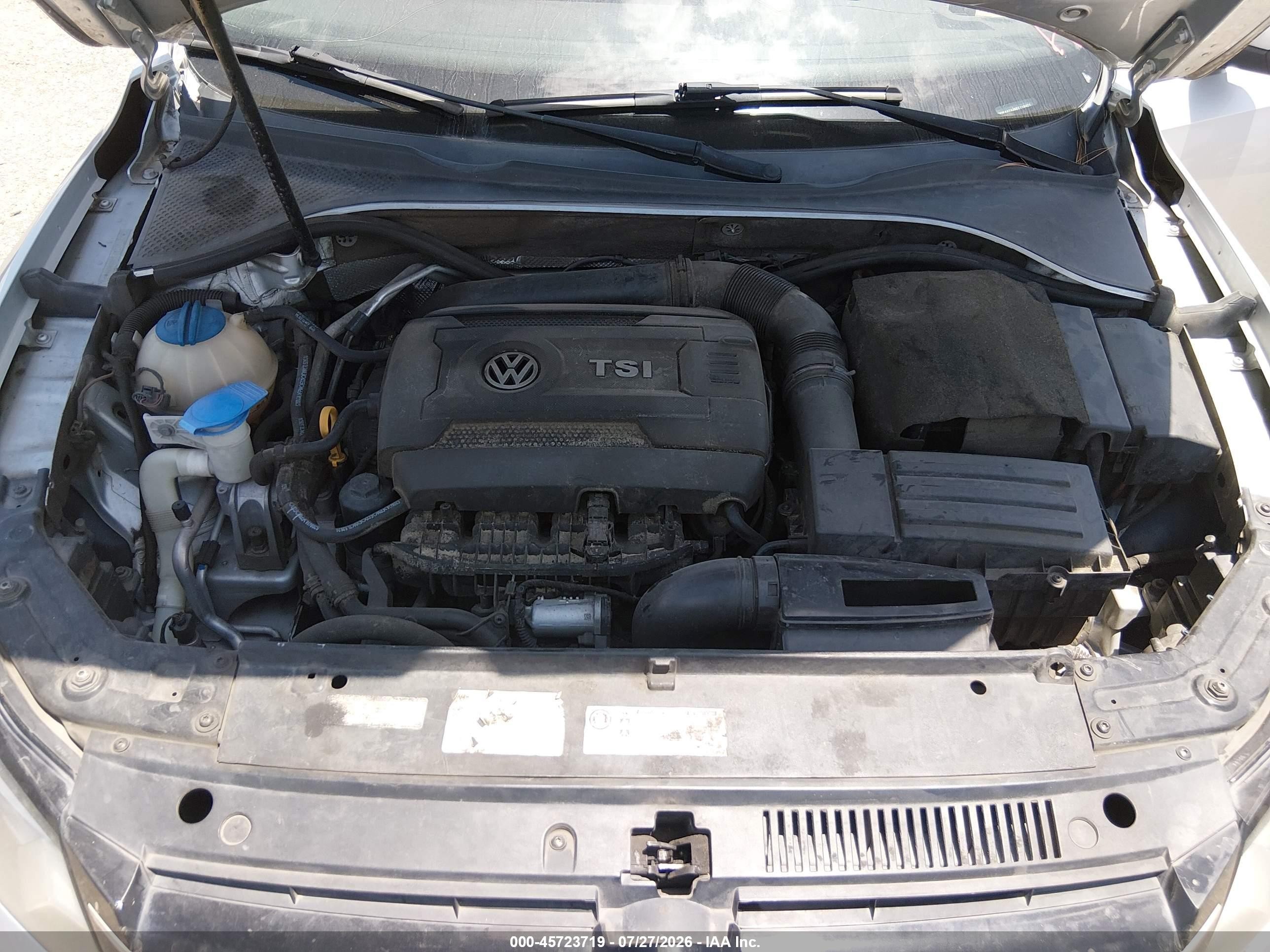 2014 Volkswagen Passat 1.8t S Серебряный vin: 1VWAS7A35EC118421
