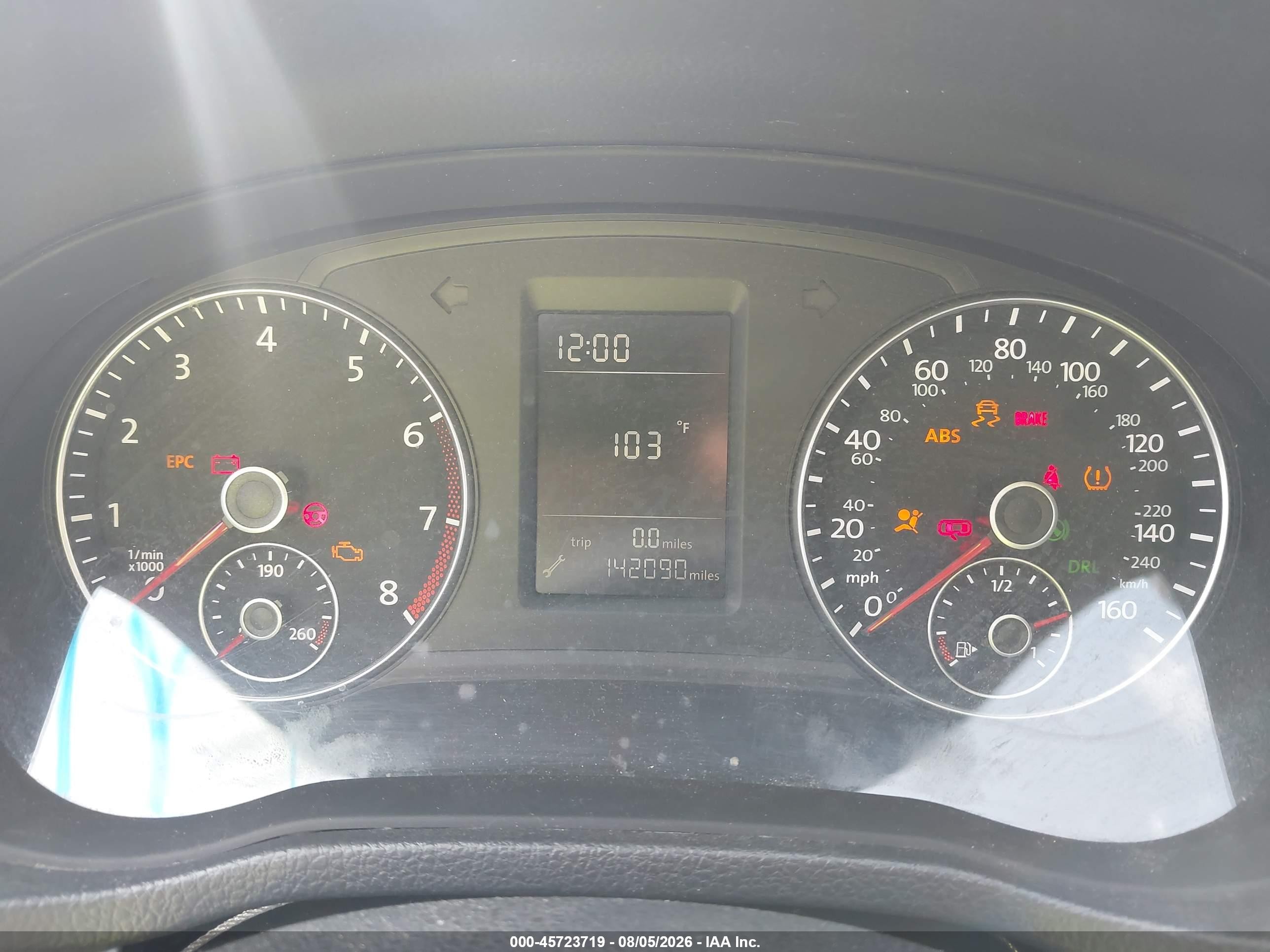 2014 Volkswagen Passat 1.8t S Серебряный vin: 1VWAS7A35EC118421