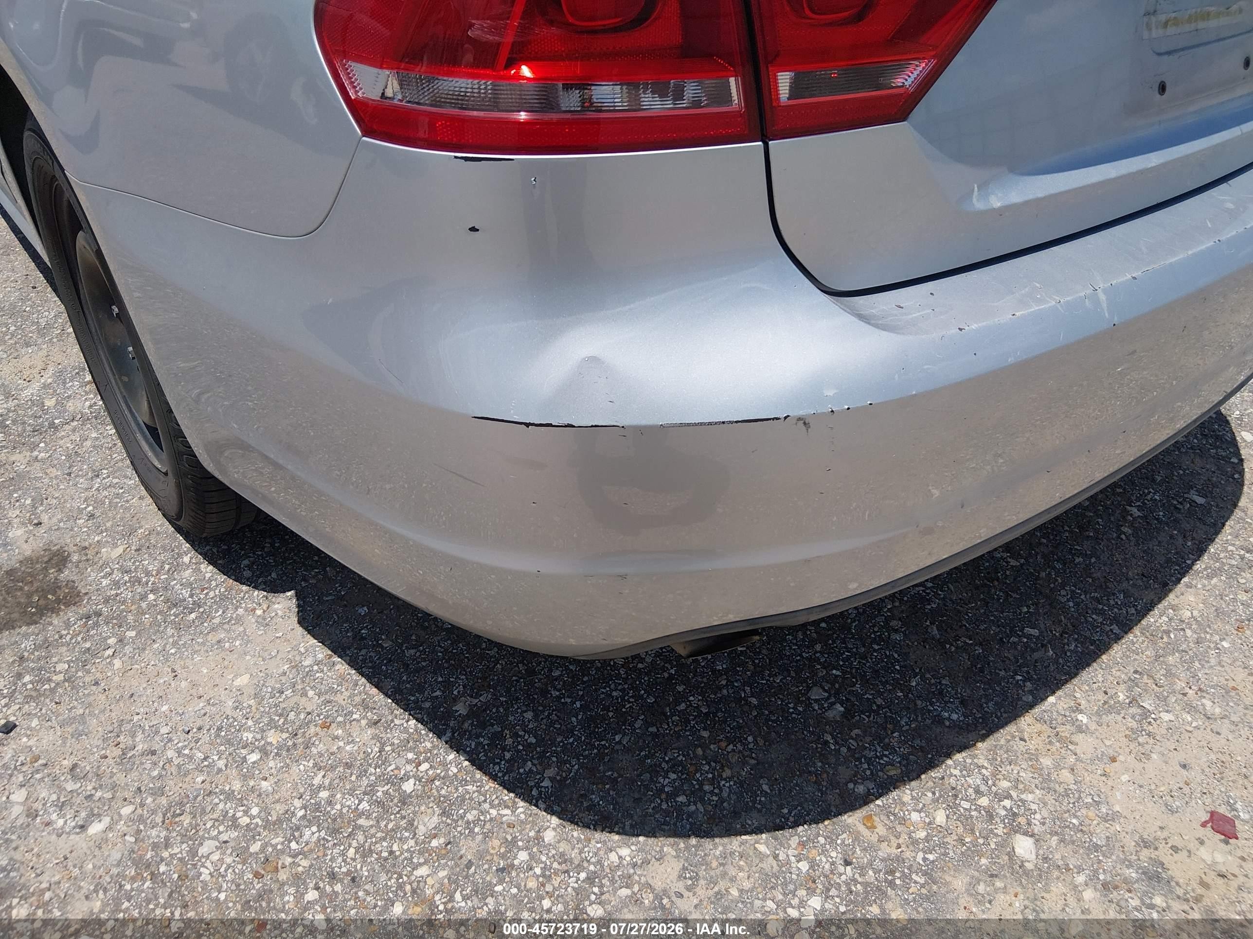 2014 Volkswagen Passat 1.8t S Серебряный vin: 1VWAS7A35EC118421