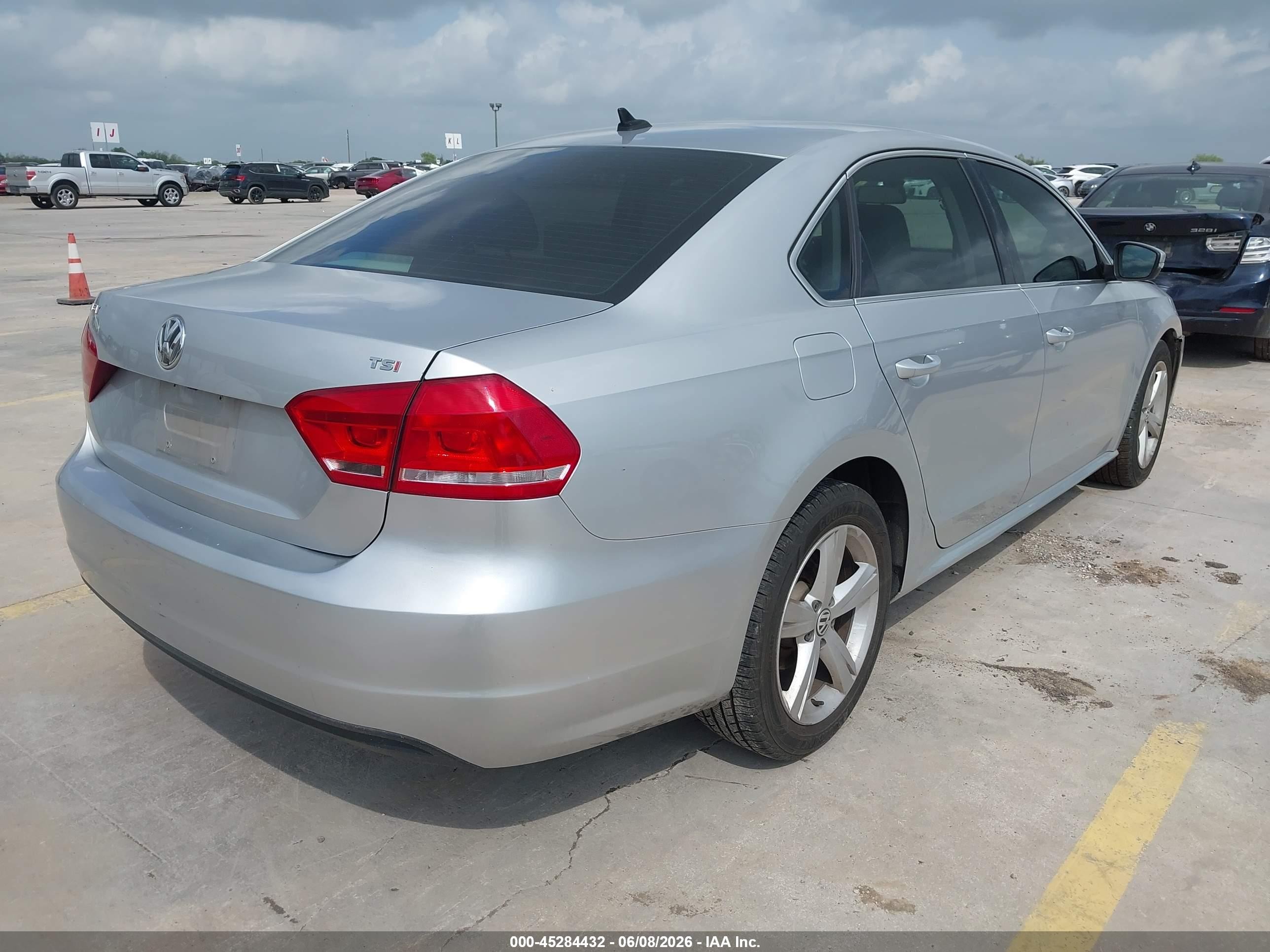 2015 Volkswagen Passat 1.8t Limited Edition Silver vin: 1VWAS7A35FC077564