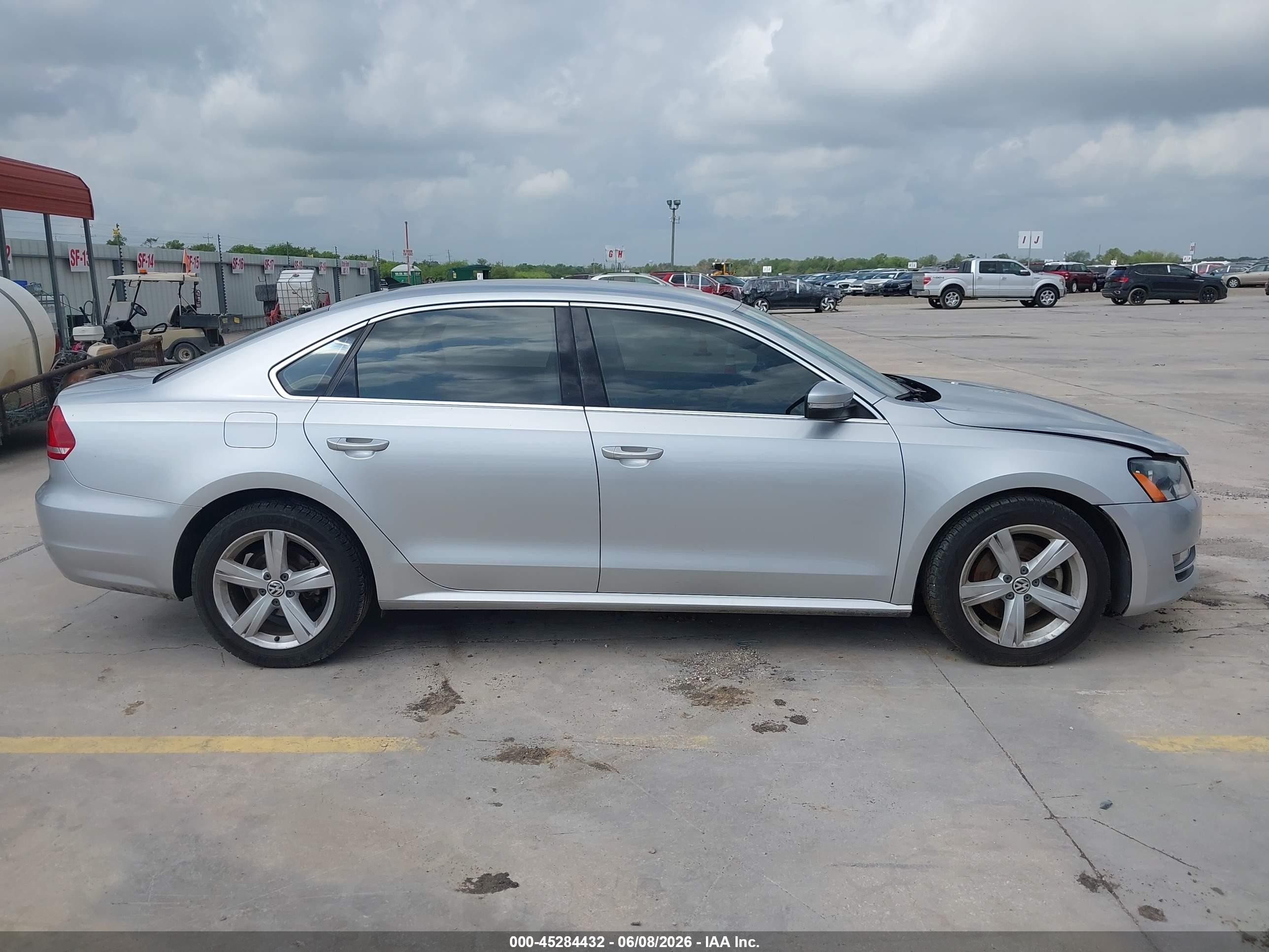 2015 Volkswagen Passat 1.8t Limited Edition Silver vin: 1VWAS7A35FC077564