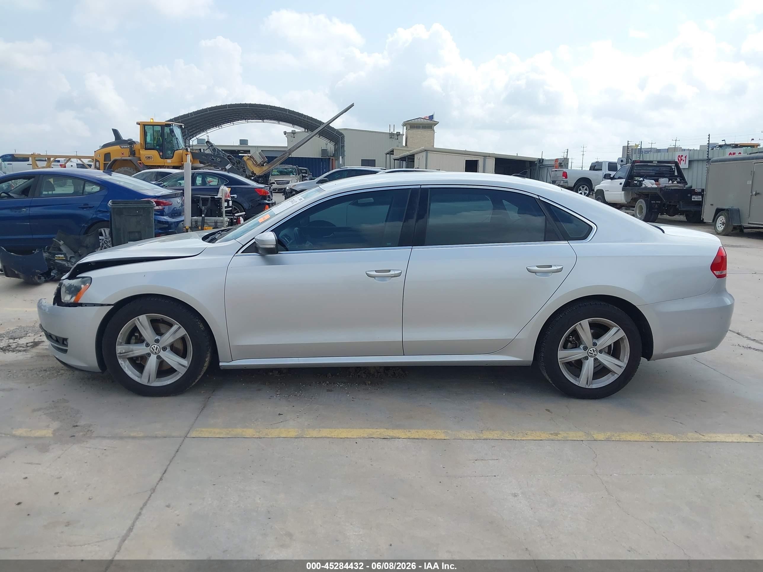 2015 Volkswagen Passat 1.8t Limited Edition Silver vin: 1VWAS7A35FC077564