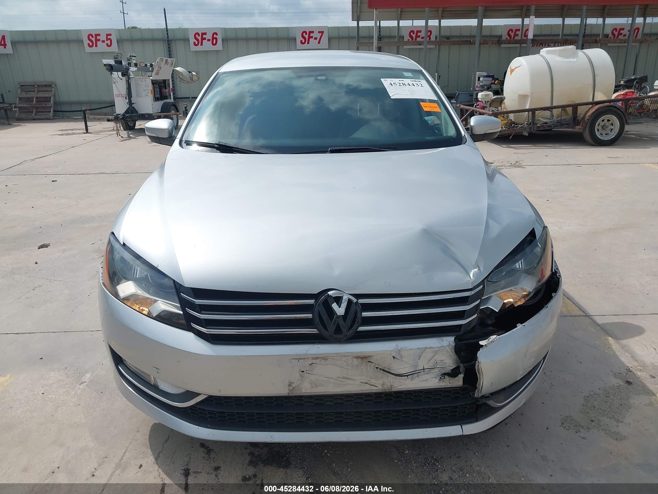 2015 Volkswagen Passat 1.8t Limited Edition Silver vin: 1VWAS7A35FC077564