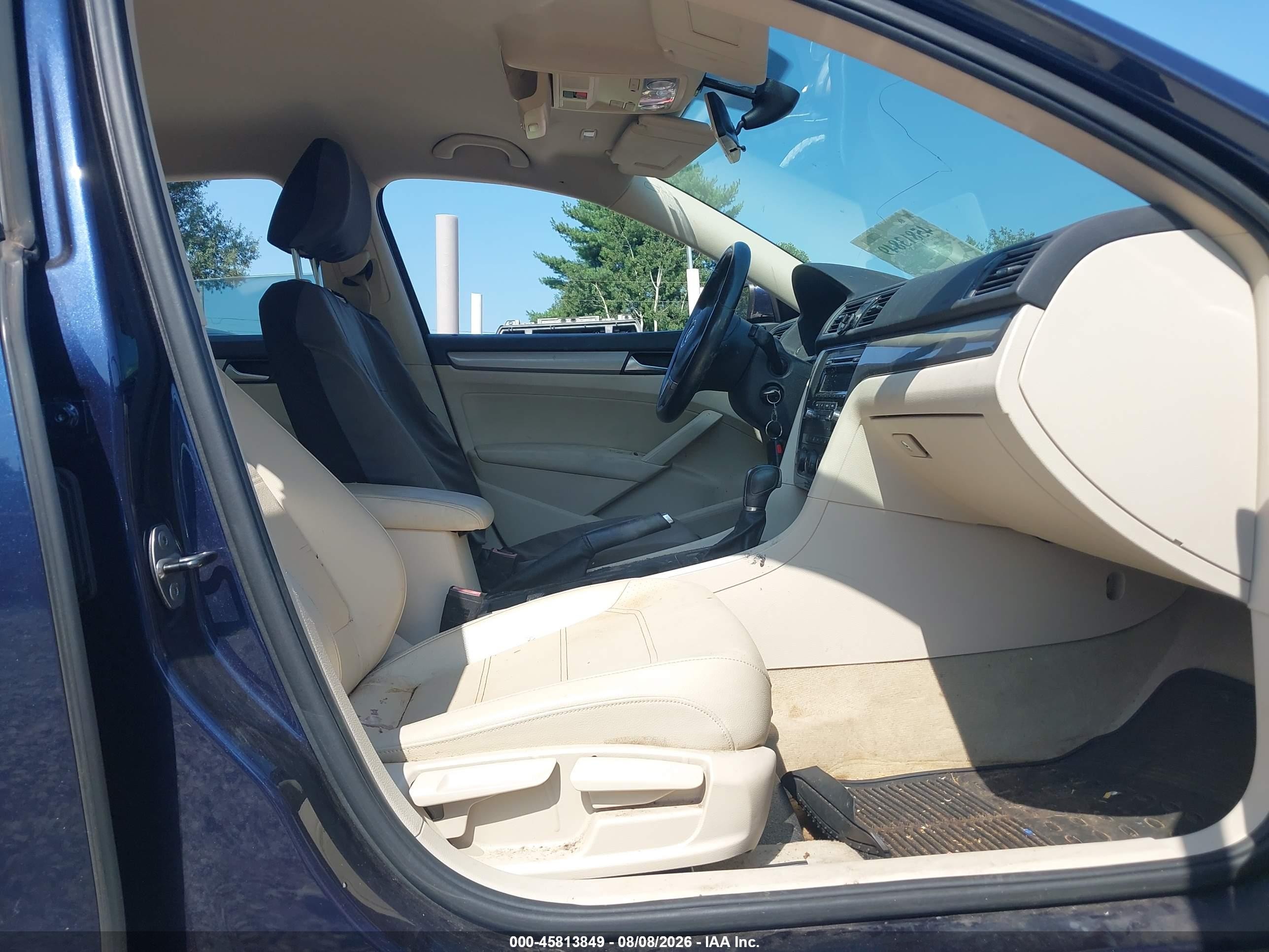 2014 Volkswagen Passat 1.8t Wolfsburg Edition Blue vin: 1VWAS7A36EC119867