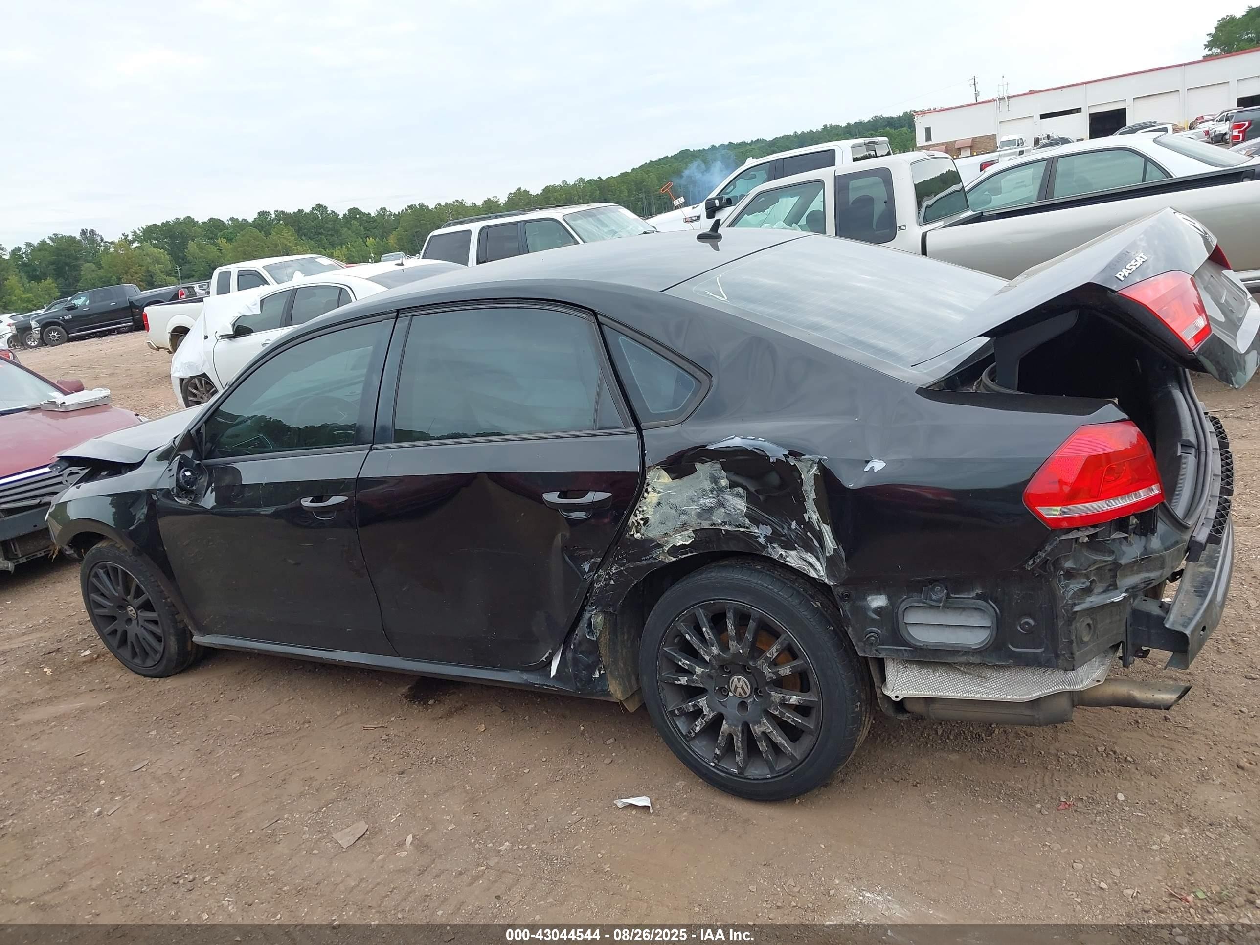 2015 Volkswagen Passat 1.8t S Черный vin: 1VWAS7A36FC007944