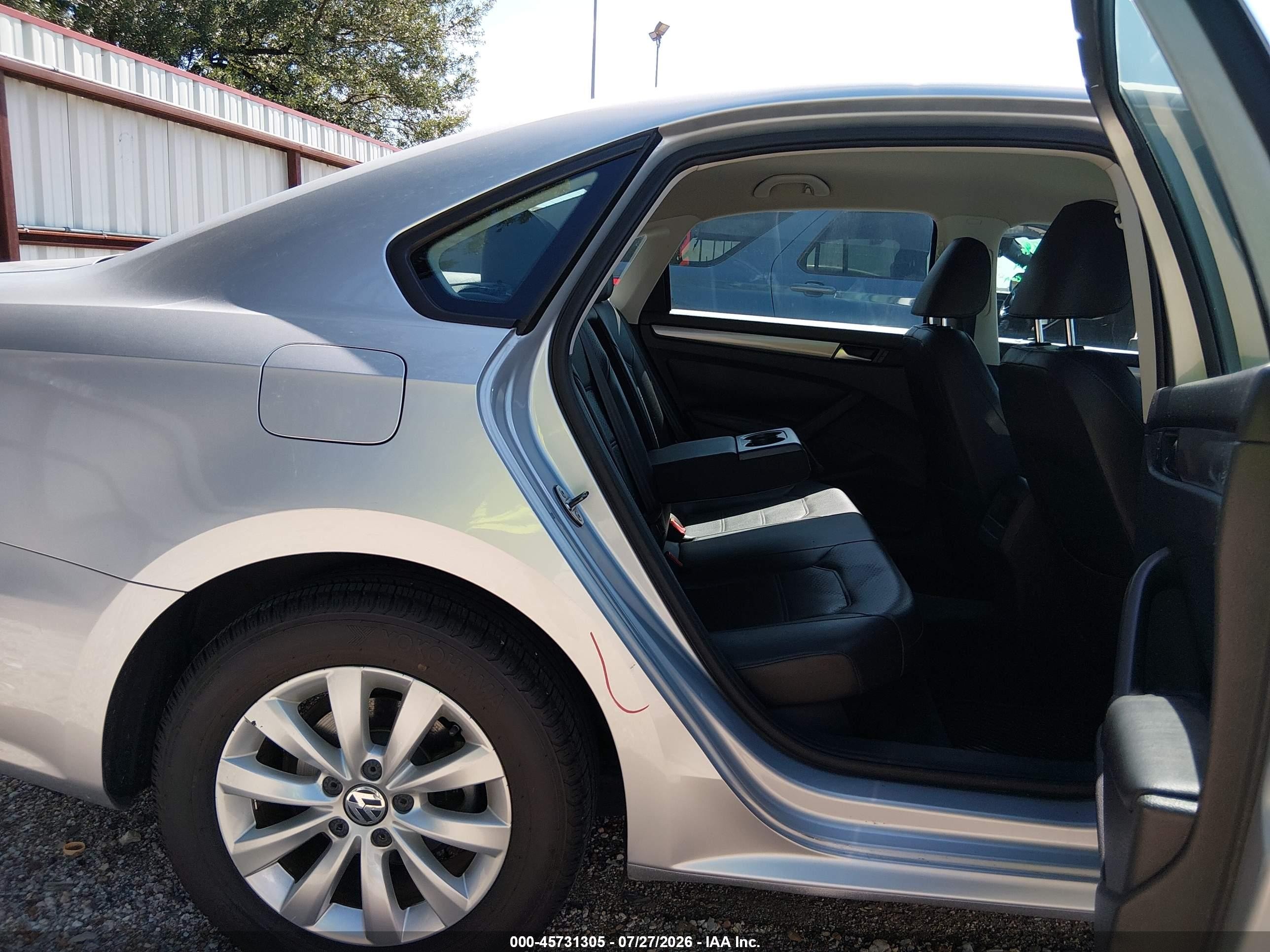 2015 Volkswagen Passat 1.8t Wolfsburg Edition Silver vin: 1VWAS7A36FC011881