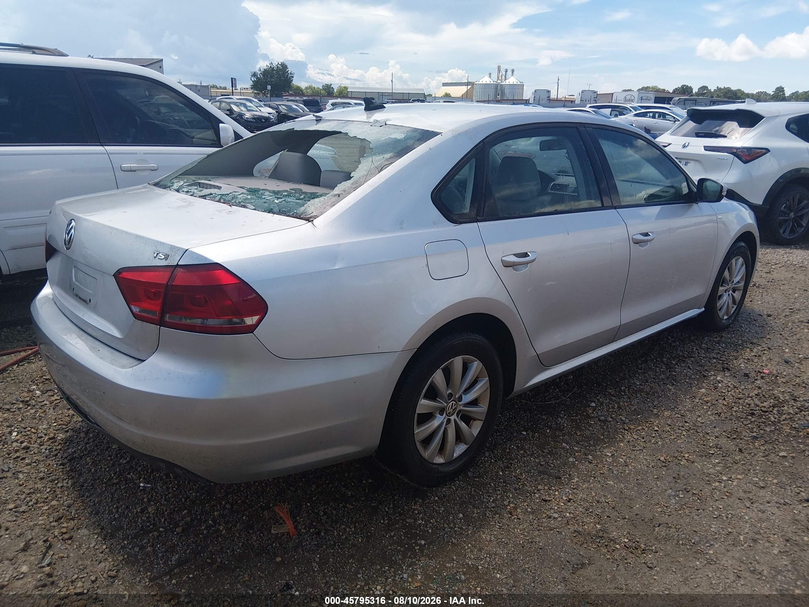 2015 Volkswagen Passat 1.8t Wolfsburg Edition Silver vin: 1VWAS7A36FC015476