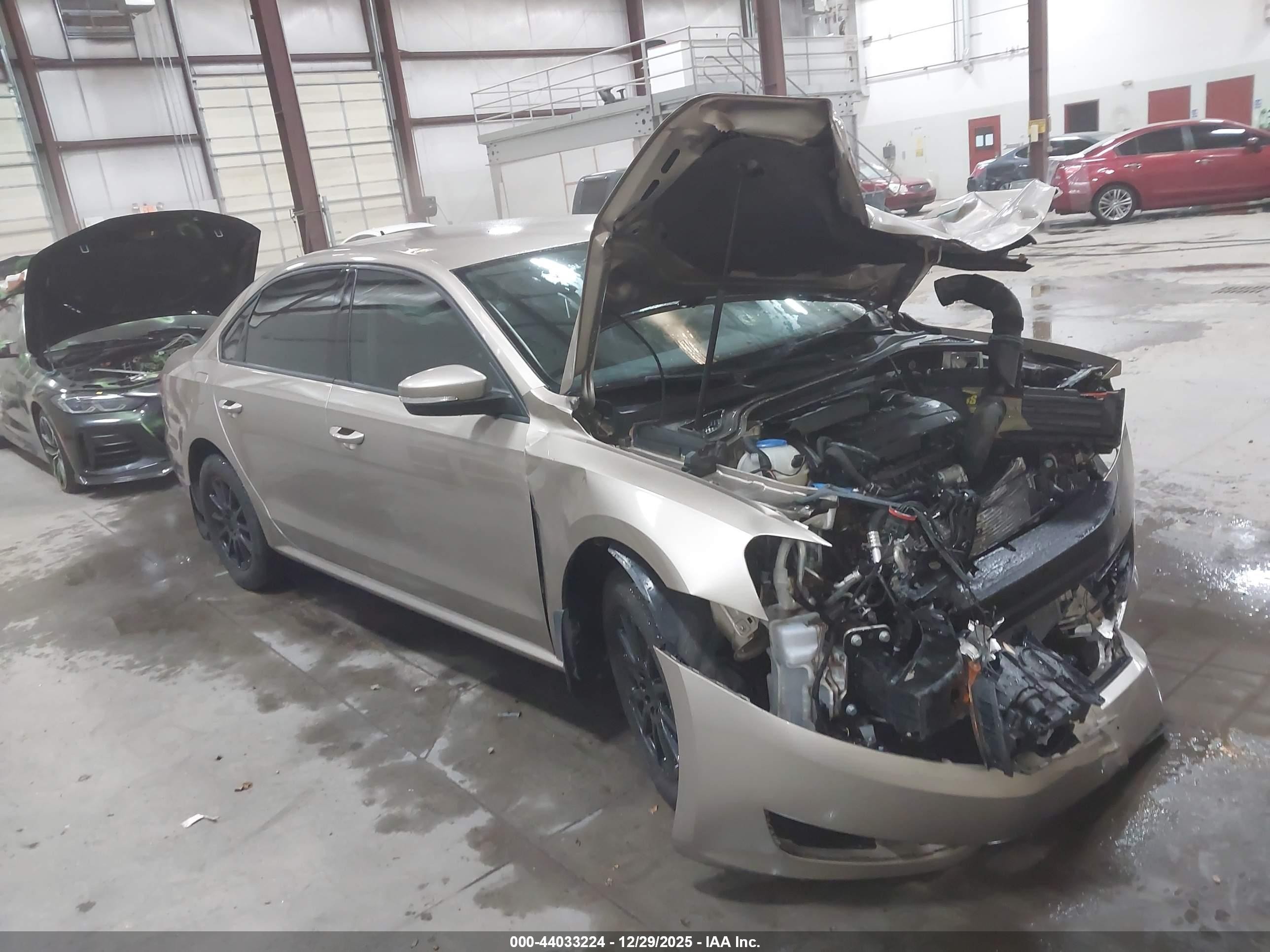 2015 Volkswagen Passat 1.8t S Gold vin: 1VWAS7A36FC062653