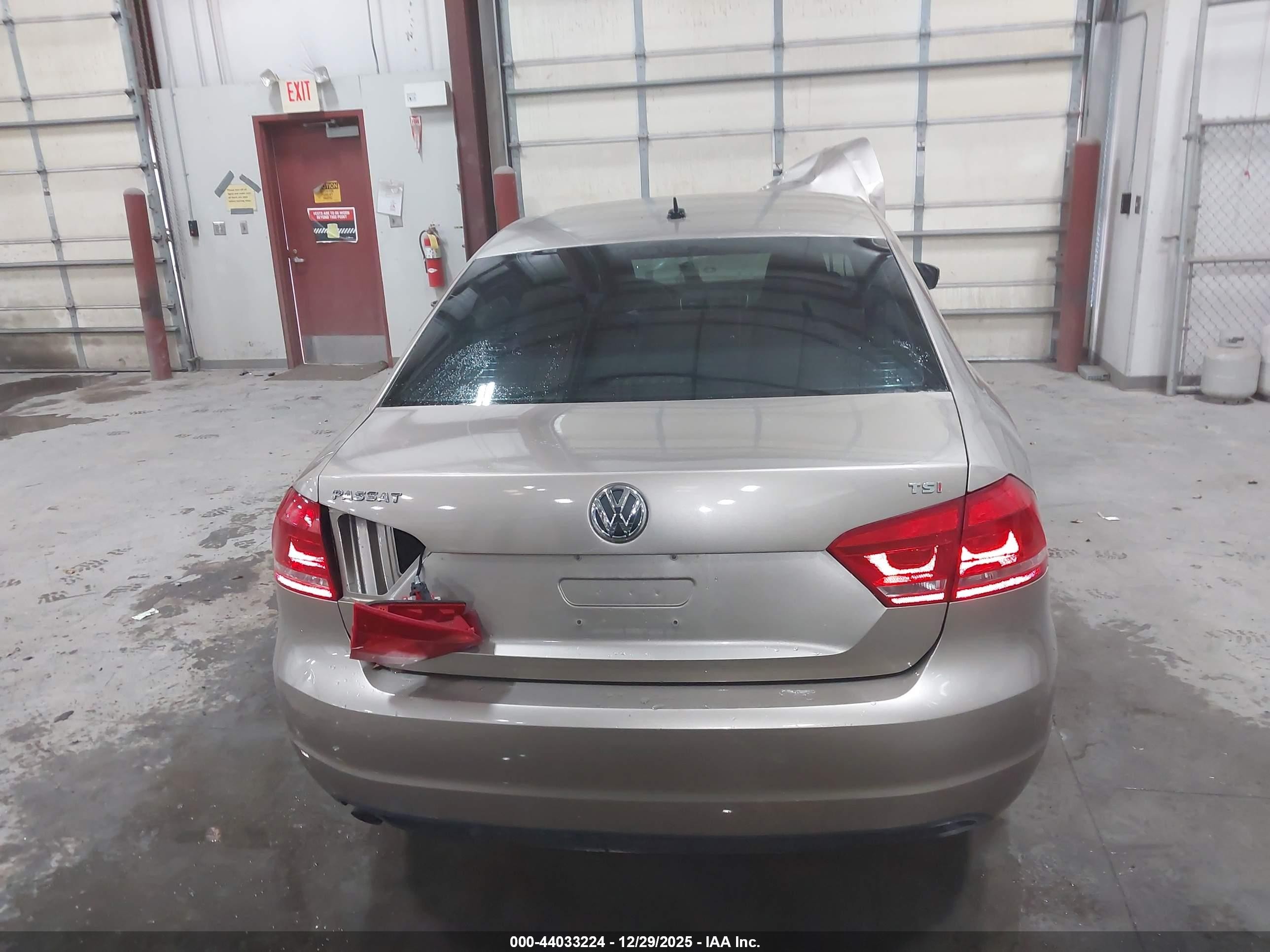 2015 Volkswagen Passat 1.8t S Gold vin: 1VWAS7A36FC062653