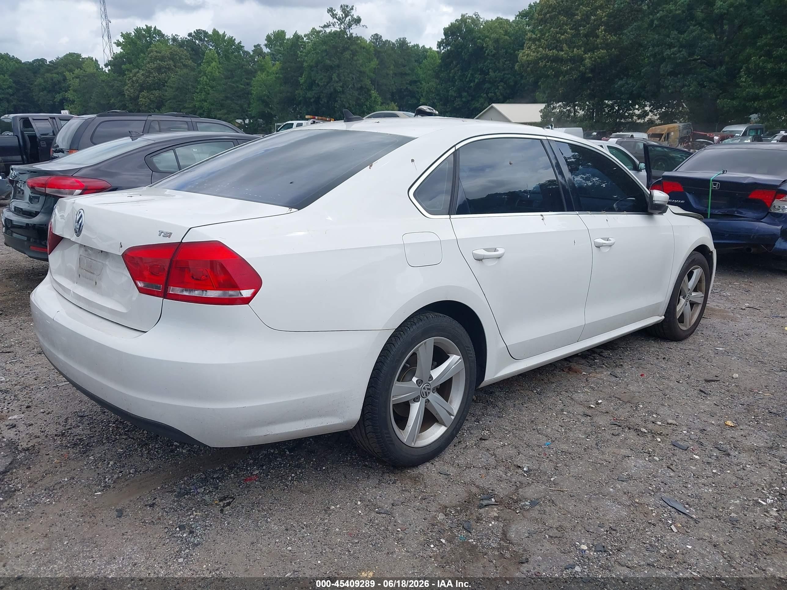 2015 Volkswagen Passat 1.8t Limited Edition Белый vin: 1VWAS7A36FC081168