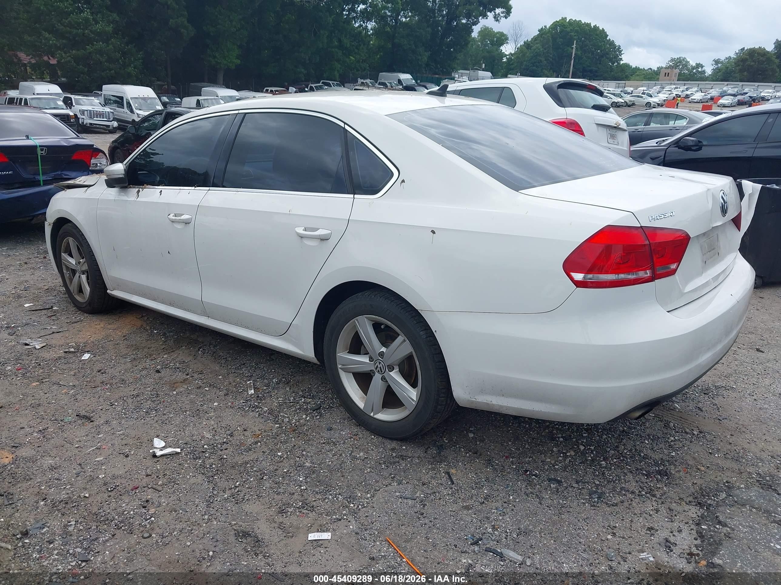 2015 Volkswagen Passat 1.8t Limited Edition Белый vin: 1VWAS7A36FC081168