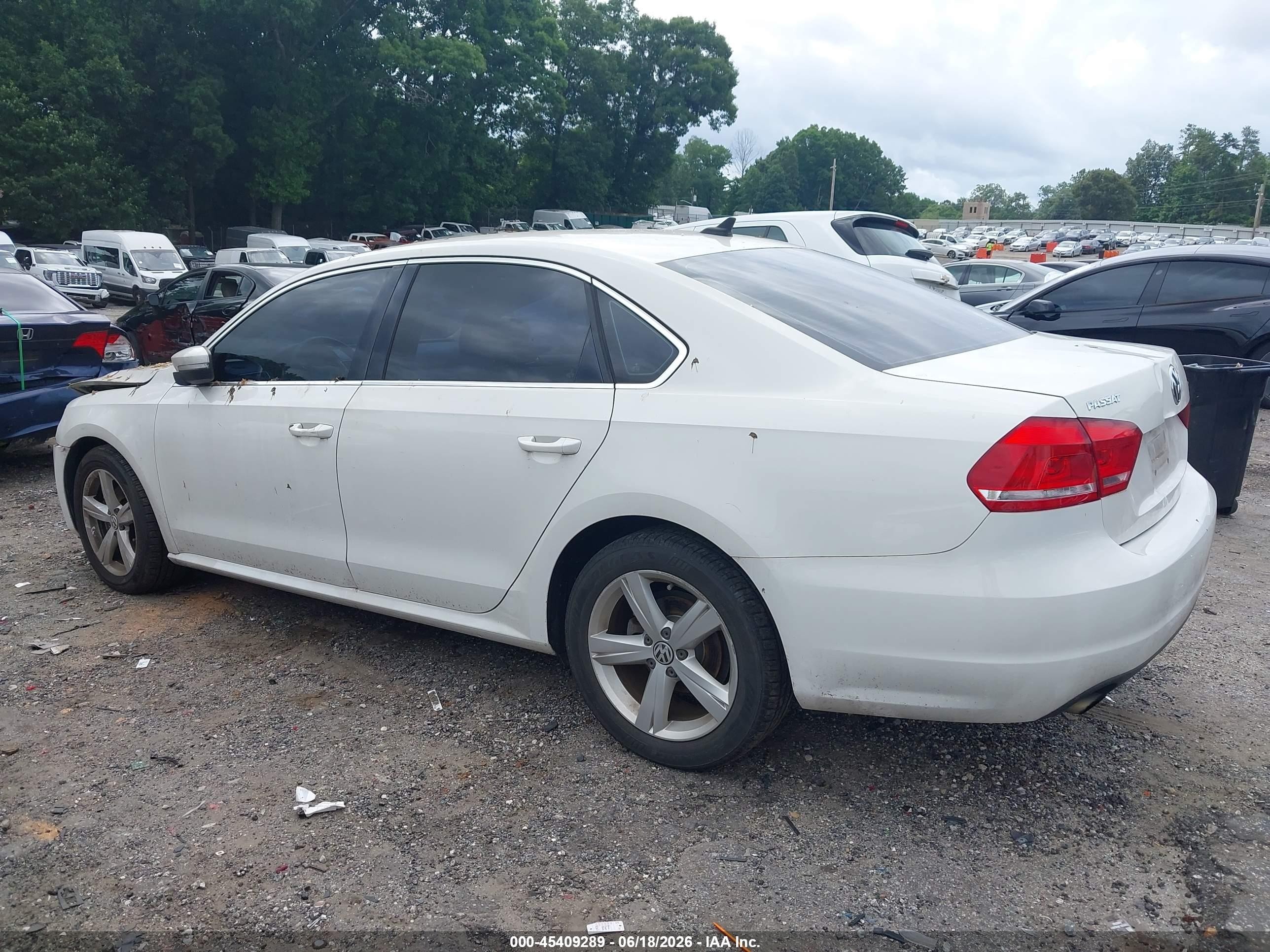 2015 Volkswagen Passat 1.8t Limited Edition Белый vin: 1VWAS7A36FC081168
