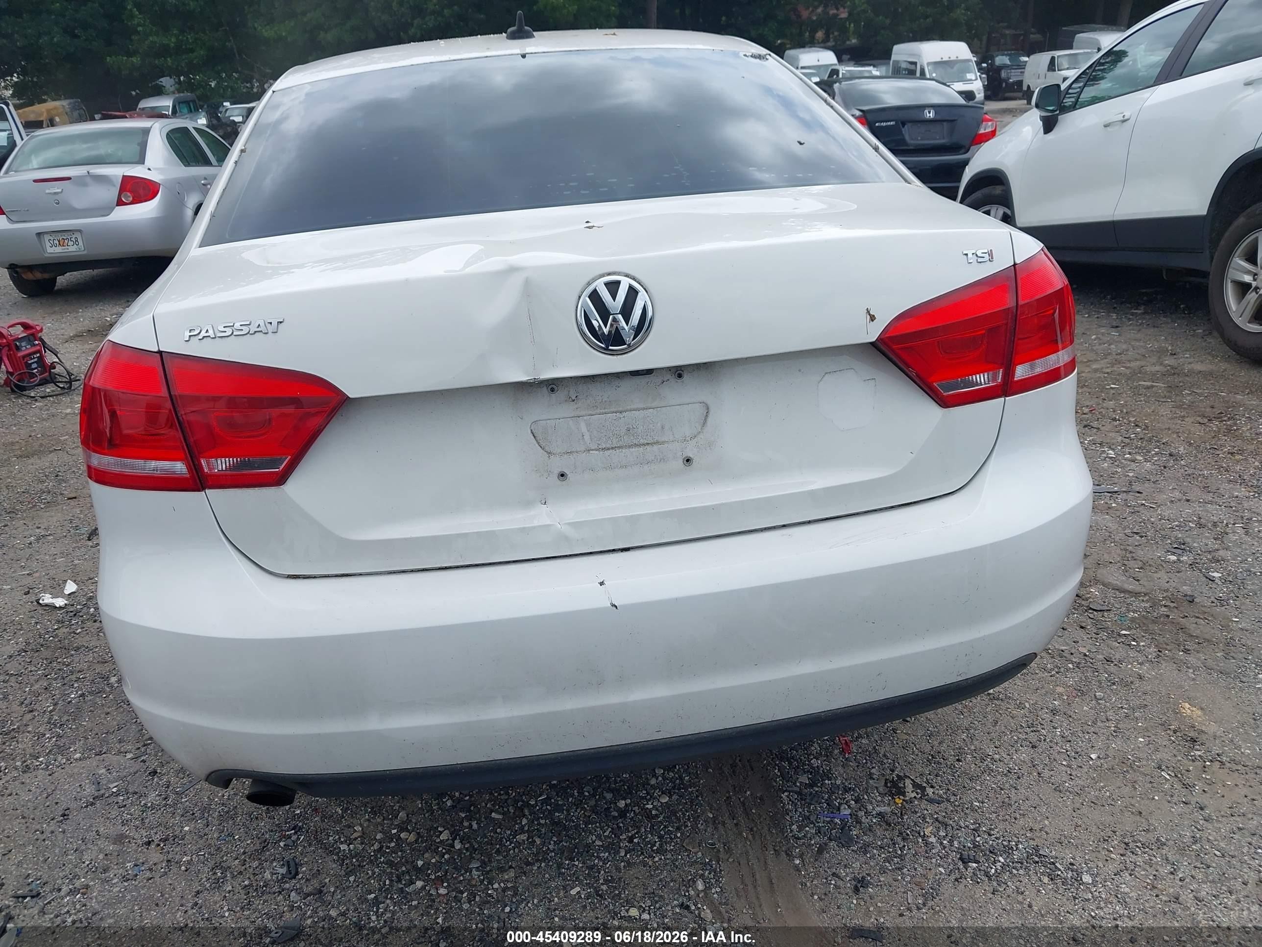 2015 Volkswagen Passat 1.8t Limited Edition Белый vin: 1VWAS7A36FC081168