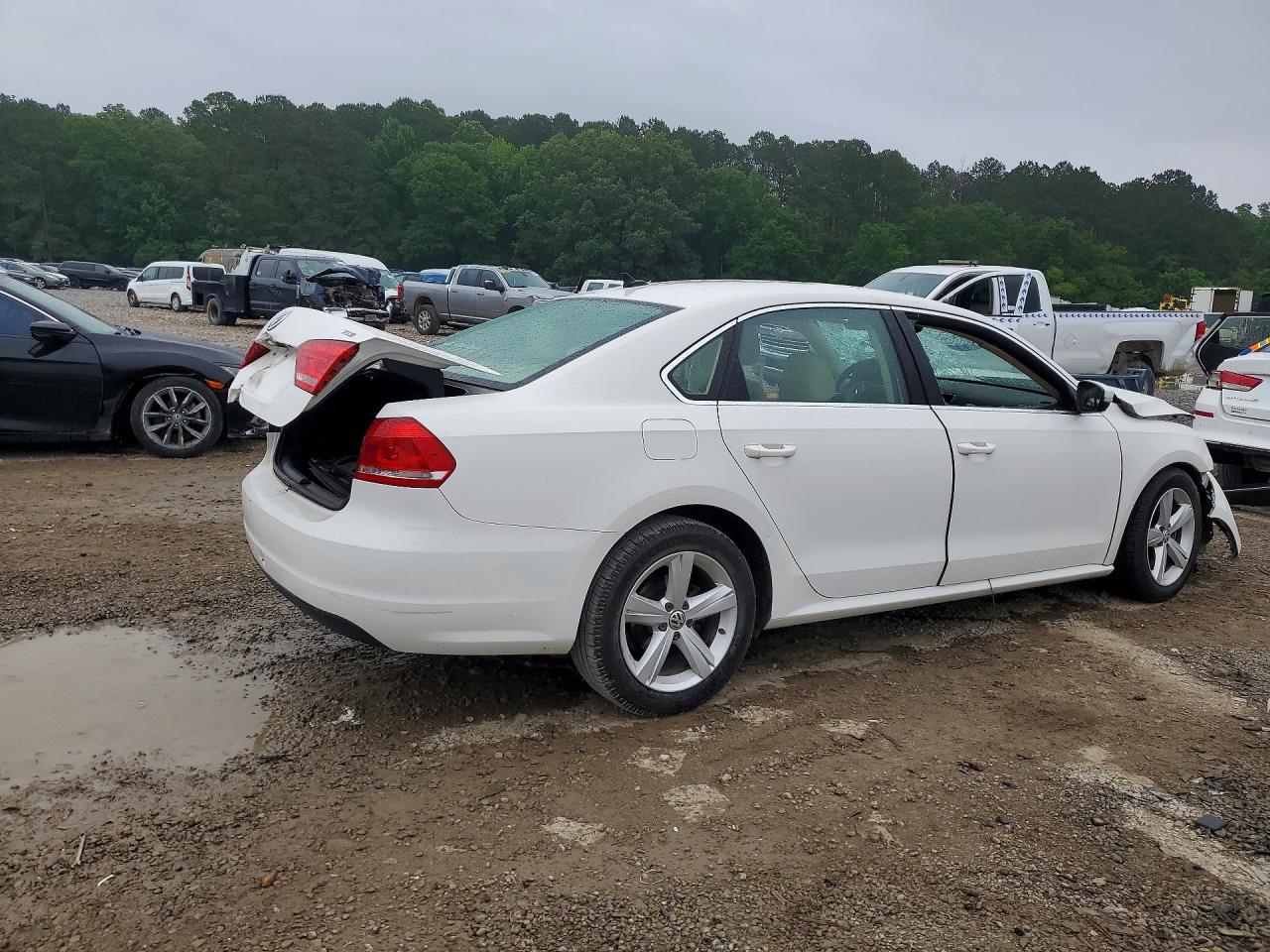 2015 Volkswagen Passat S Белый vin: 1VWAS7A36FC083163