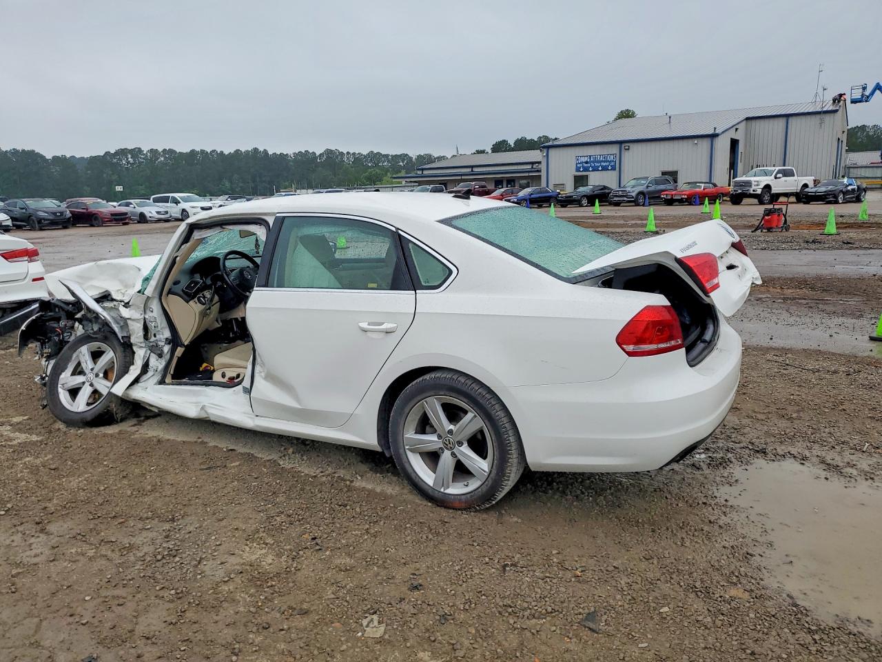 2015 Volkswagen Passat S Белый vin: 1VWAS7A36FC083163