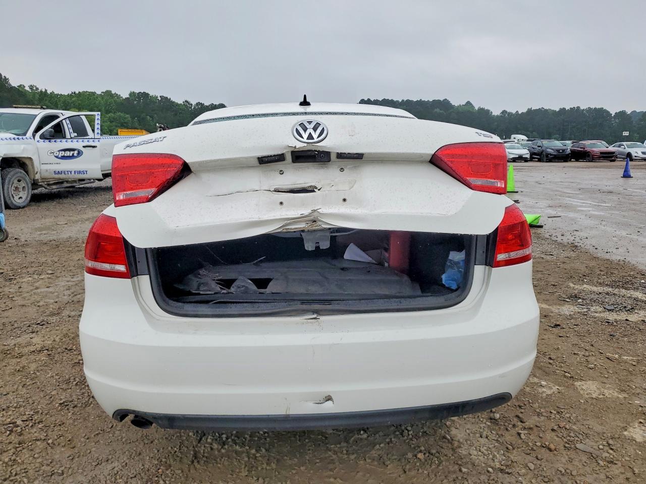 2015 Volkswagen Passat S Белый vin: 1VWAS7A36FC083163