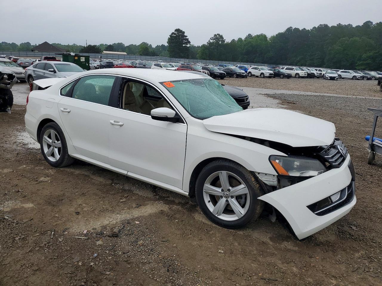 2015 Volkswagen Passat S Белый vin: 1VWAS7A36FC083163