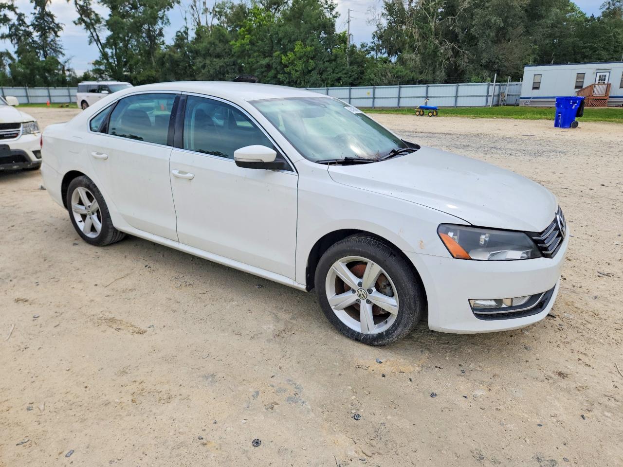 2015 Volkswagen Passat S Белый vin: 1VWAS7A36FC089724