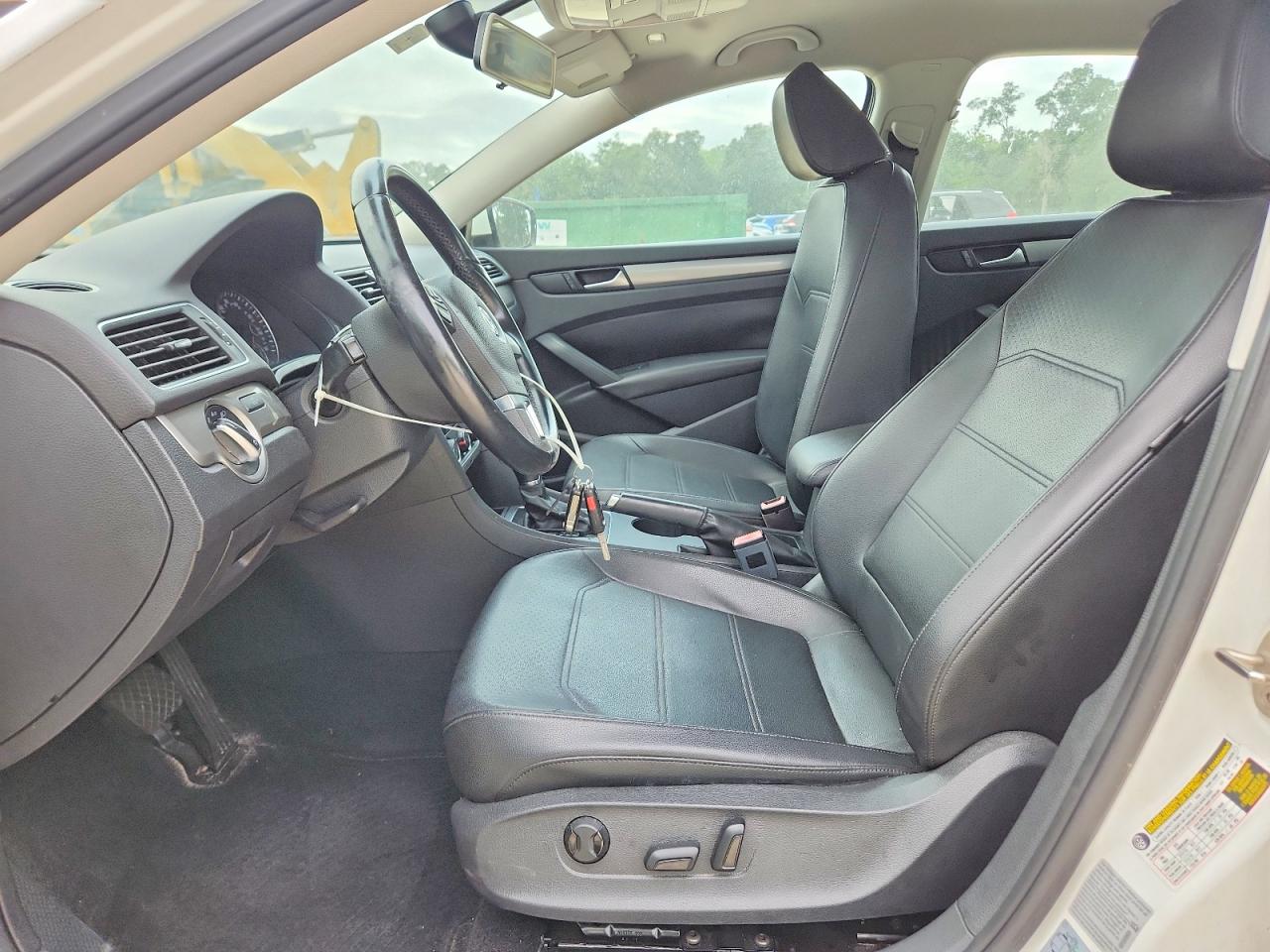 2015 Volkswagen Passat S Белый vin: 1VWAS7A36FC089724