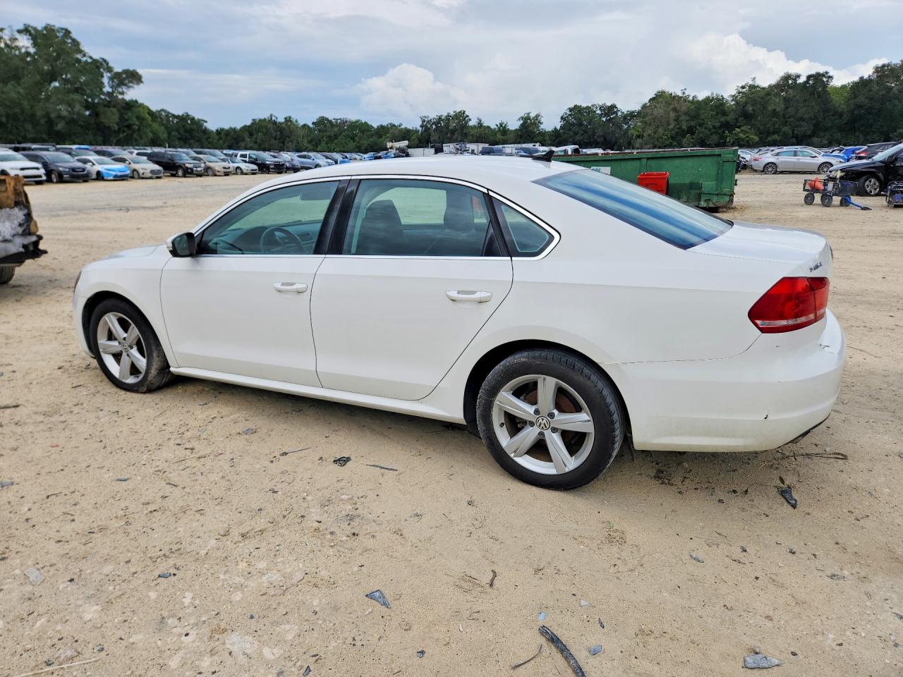 2015 Volkswagen Passat S Белый vin: 1VWAS7A36FC089724