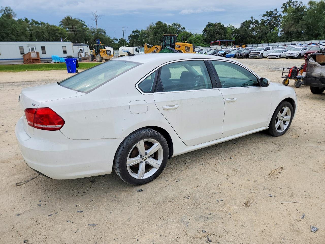 2015 Volkswagen Passat S Белый vin: 1VWAS7A36FC089724