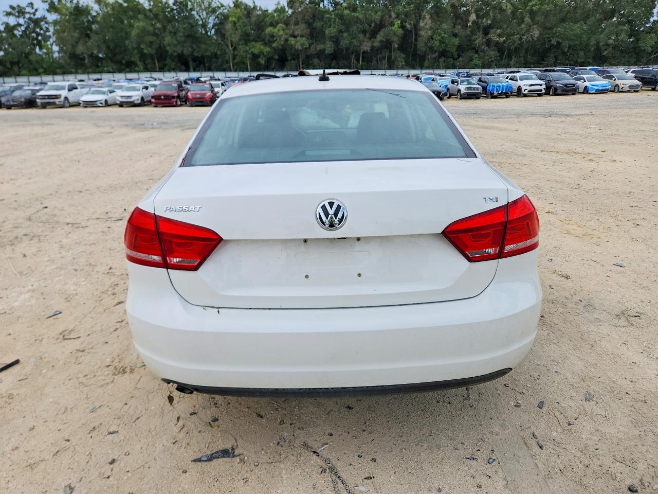 2015 Volkswagen Passat S Белый vin: 1VWAS7A36FC089724