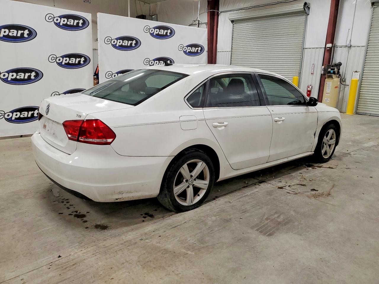 2015 Volkswagen Passat S White vin: 1VWAS7A36FC090307