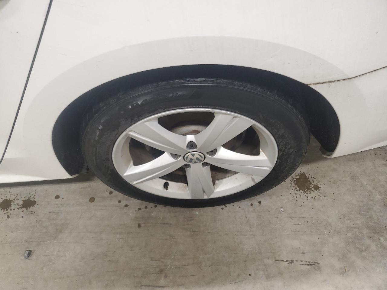 2015 Volkswagen Passat S White vin: 1VWAS7A36FC090307 Damage: Left Rear Wheel, Curb Rash, > 12 Inches