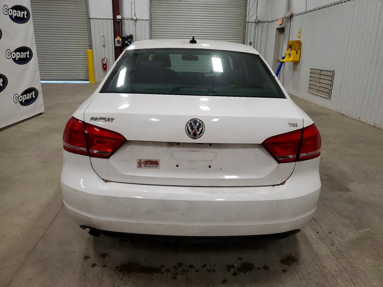 2015 Volkswagen Passat S White vin: 1VWAS7A36FC090307