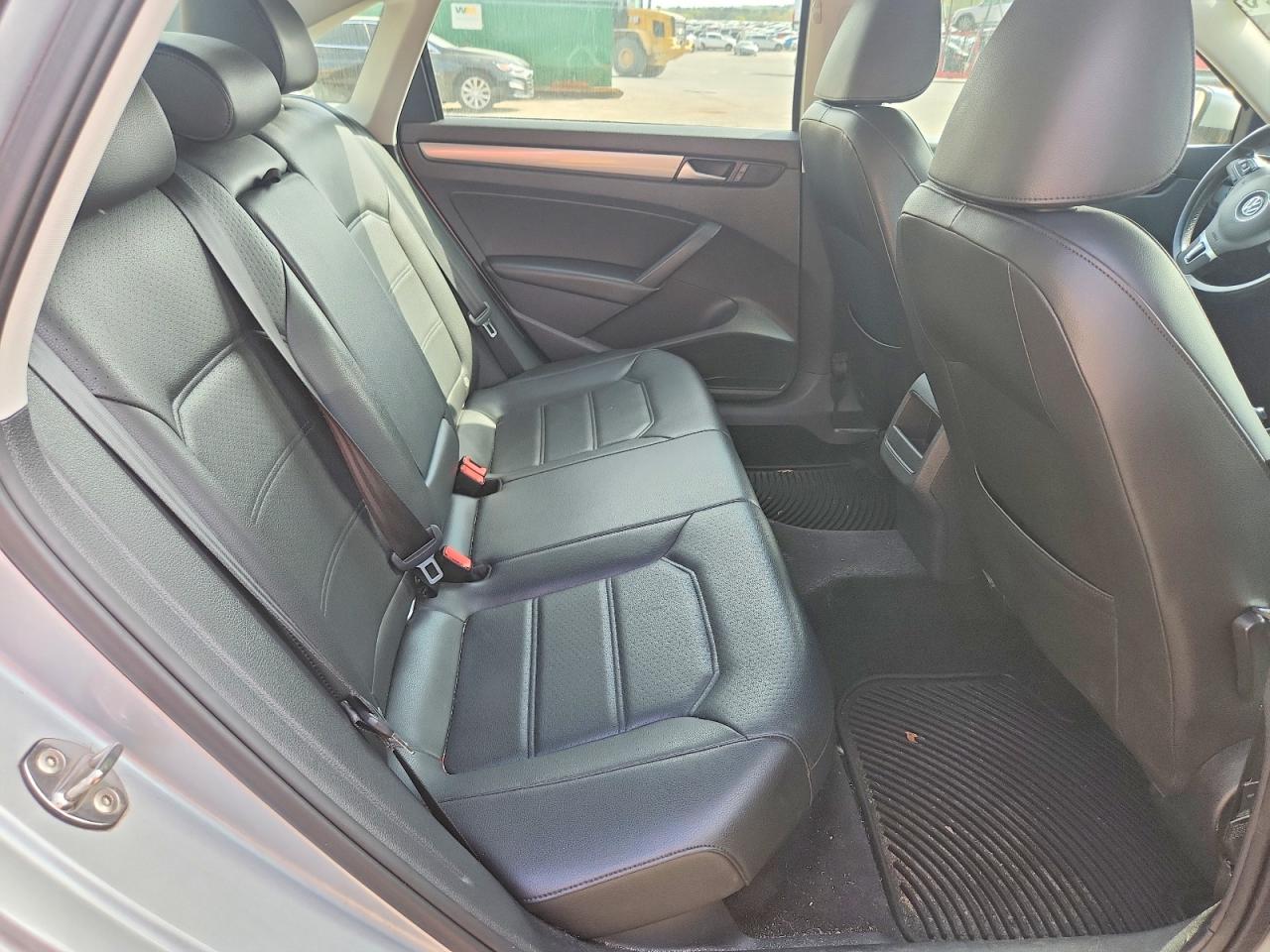 2015 Volkswagen Passat S Silver vin: 1VWAS7A36FC095331
